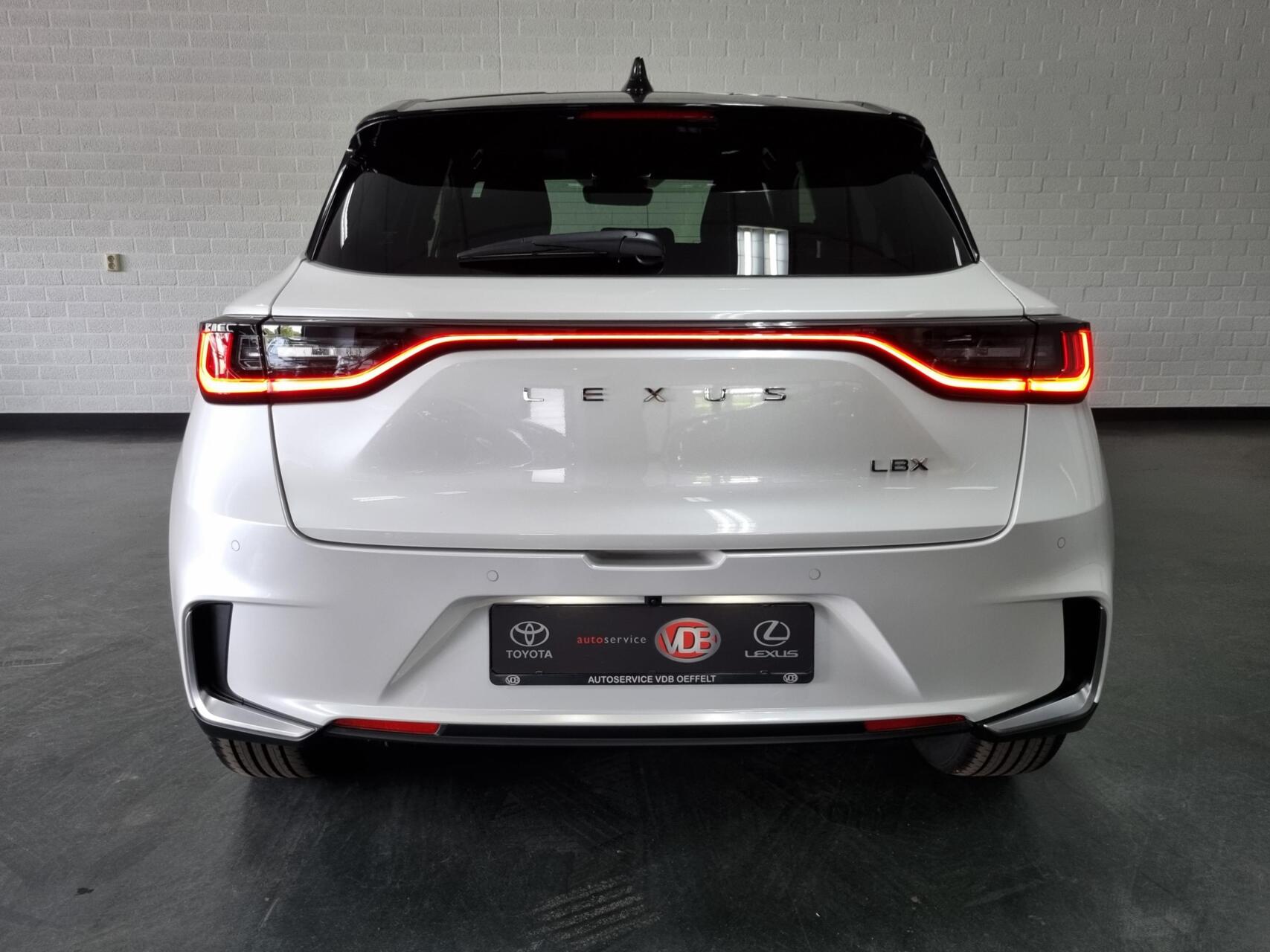 Foto van Lexus LBX