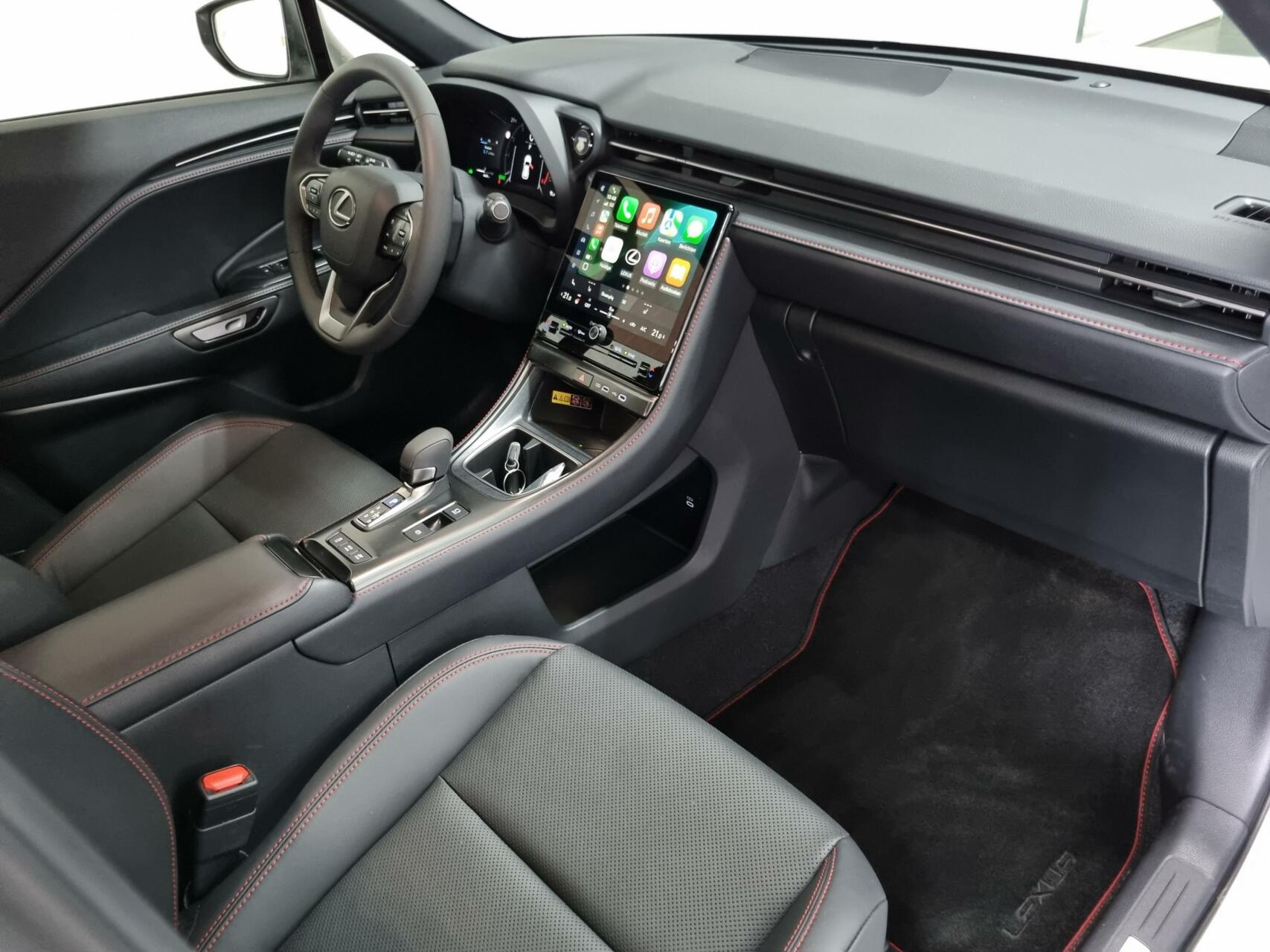 Foto van Lexus LBX