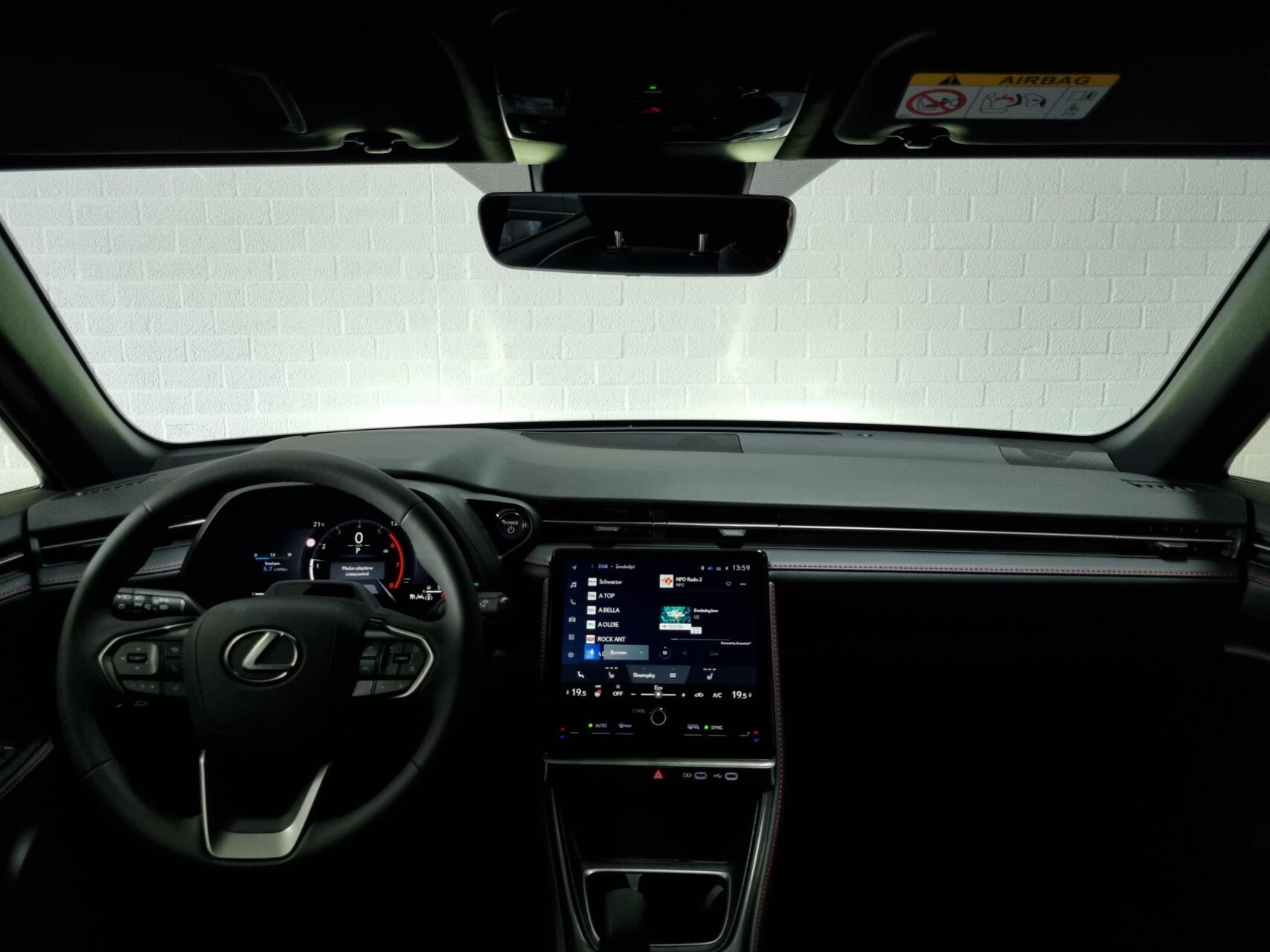 Foto van Lexus LBX