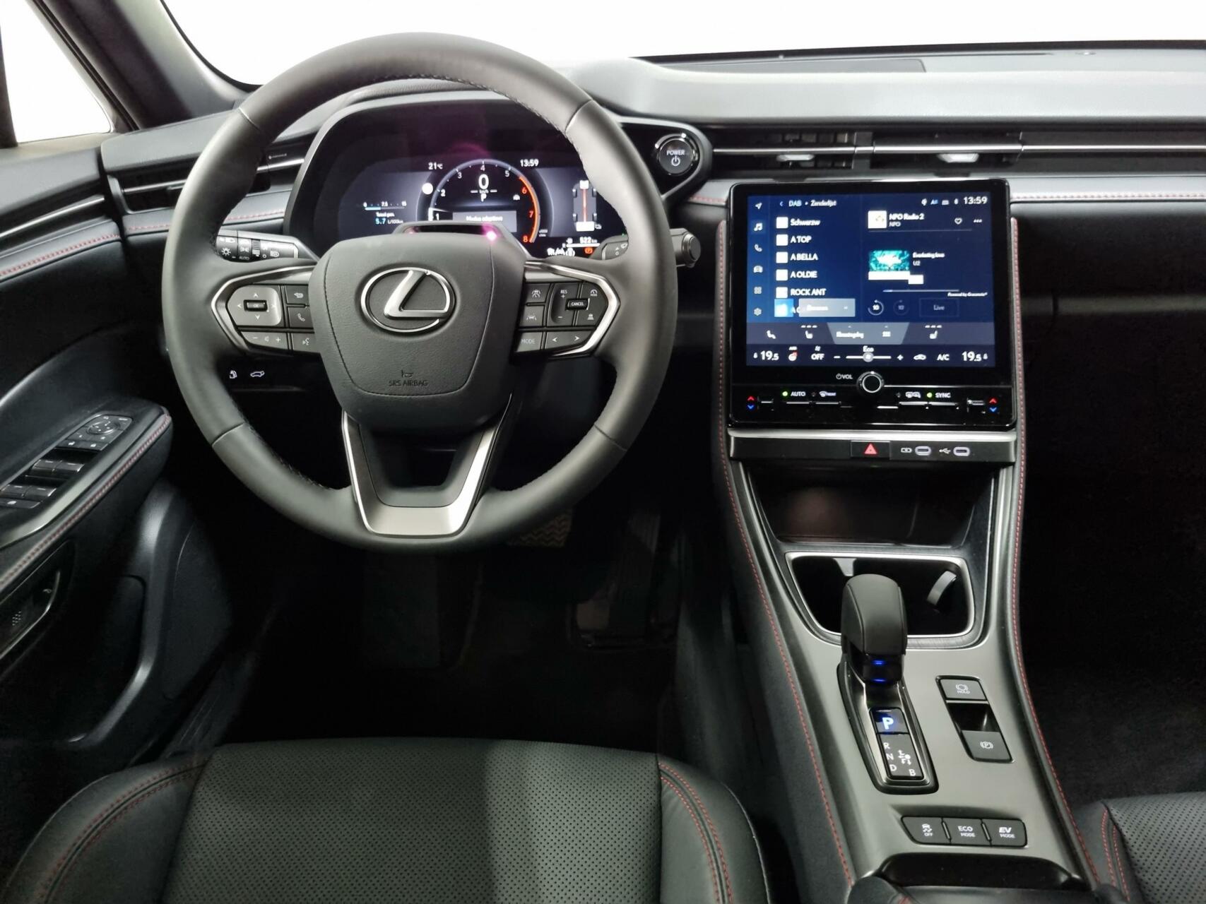 Foto van Lexus LBX
