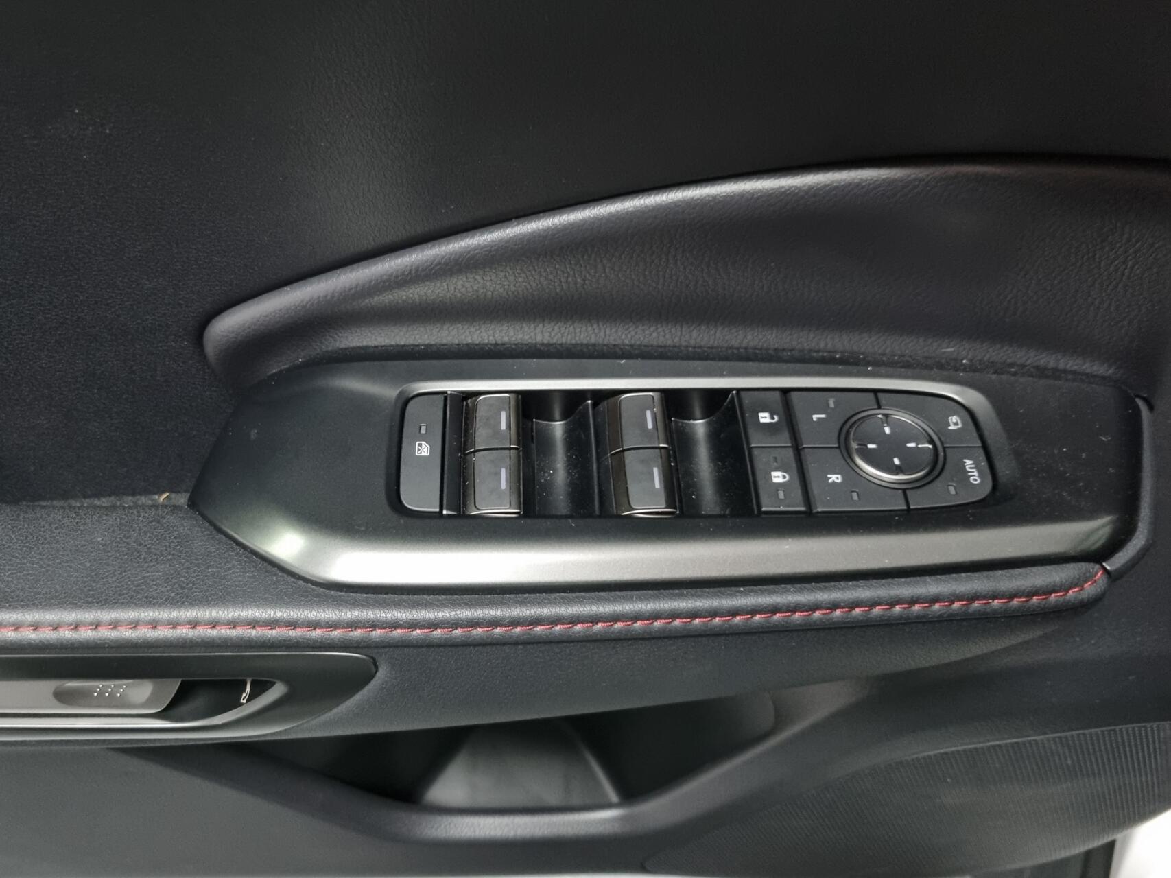Foto van Lexus LBX