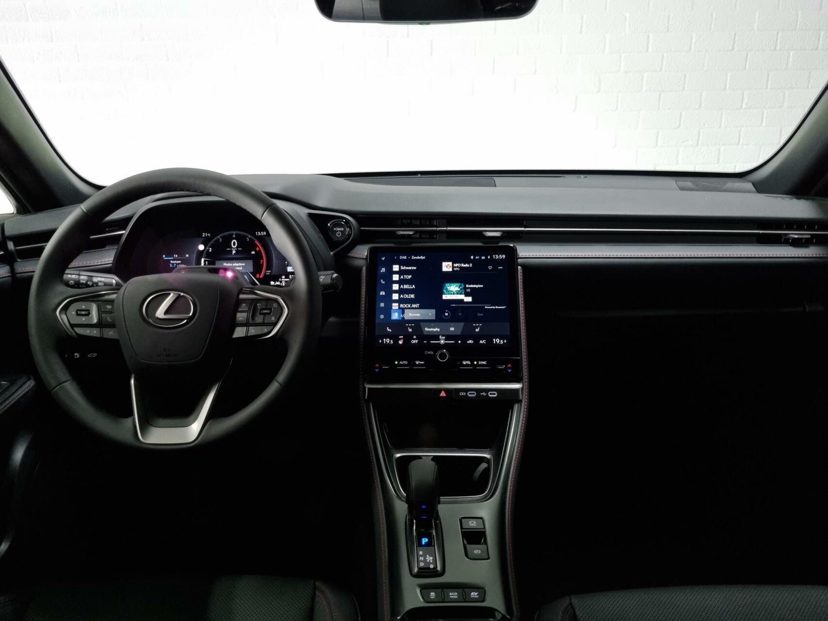 Foto van Lexus LBX