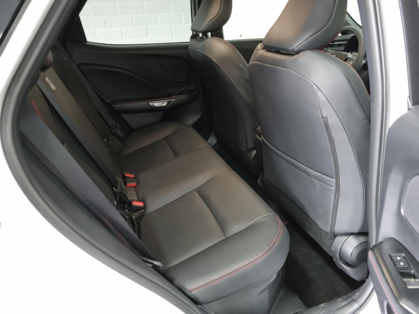 Foto van Lexus LBX
