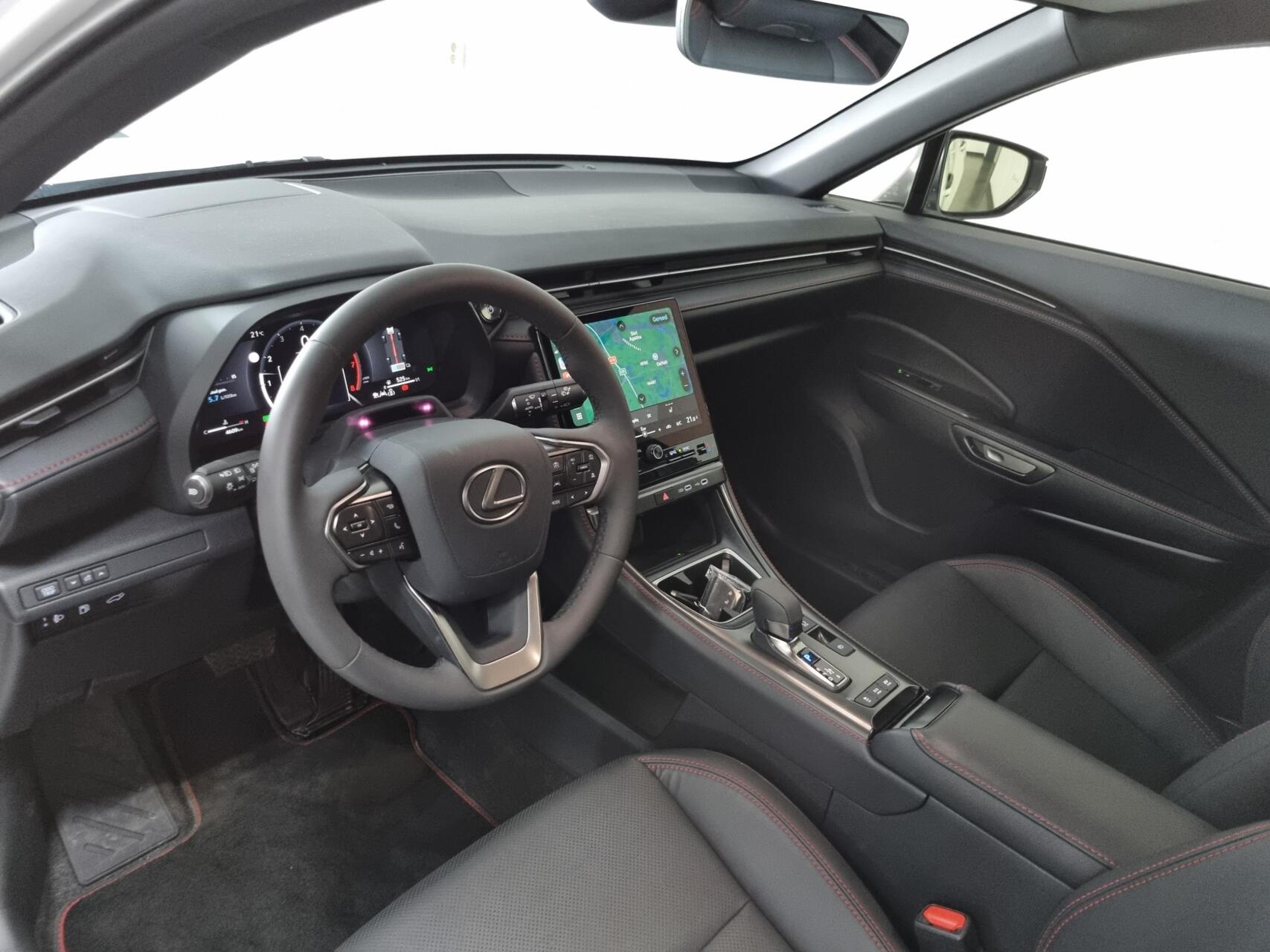 Foto van Lexus LBX