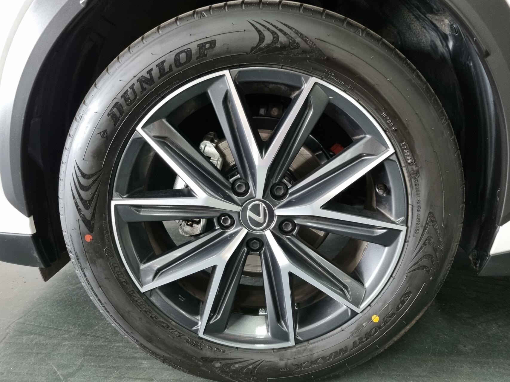 Foto van Lexus LBX