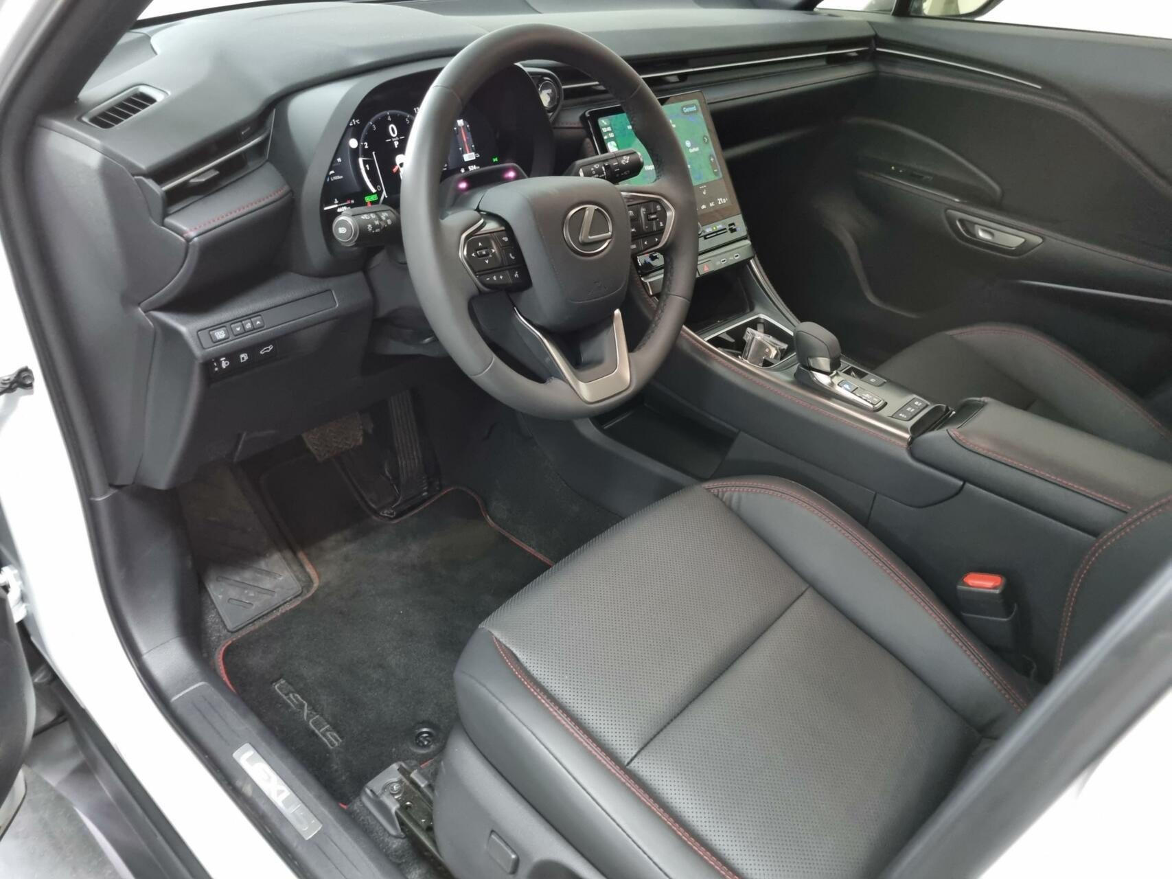 Foto van Lexus LBX