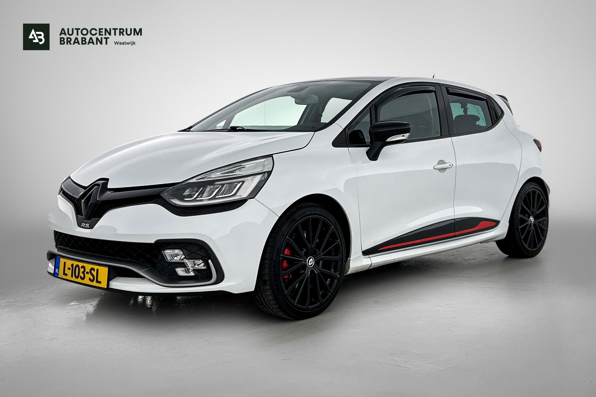 Renault Clio 1.6 Turbo R.S. | 200PK | Dealer onderH | StoelverW | Bose | Climate | Cruise | Navi | ETC 2017 - voorkant
