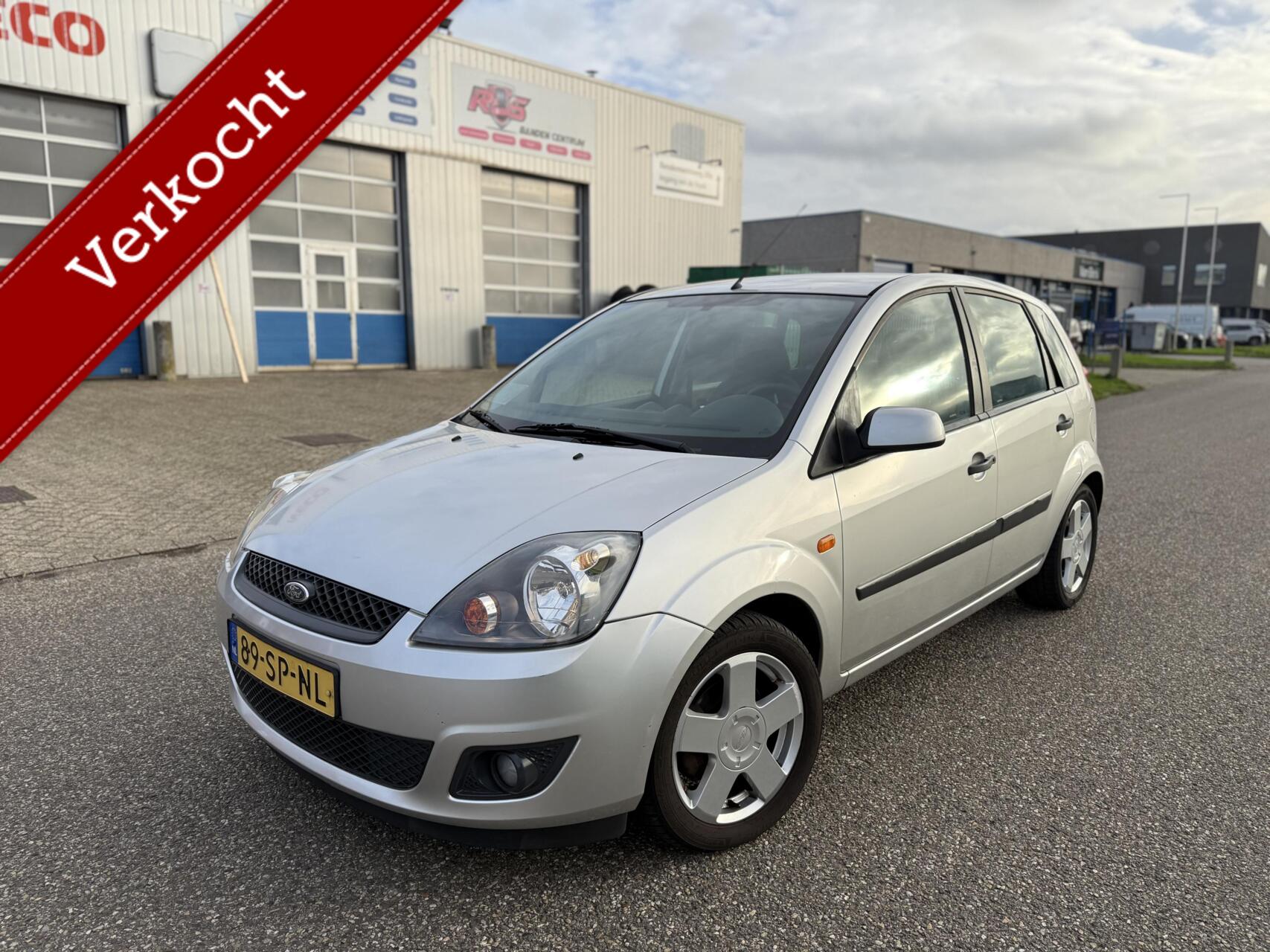 Ford Fiesta 1.4-16V 5-DRS Airco Trekhaak Elekpakket 2006 - voorkant