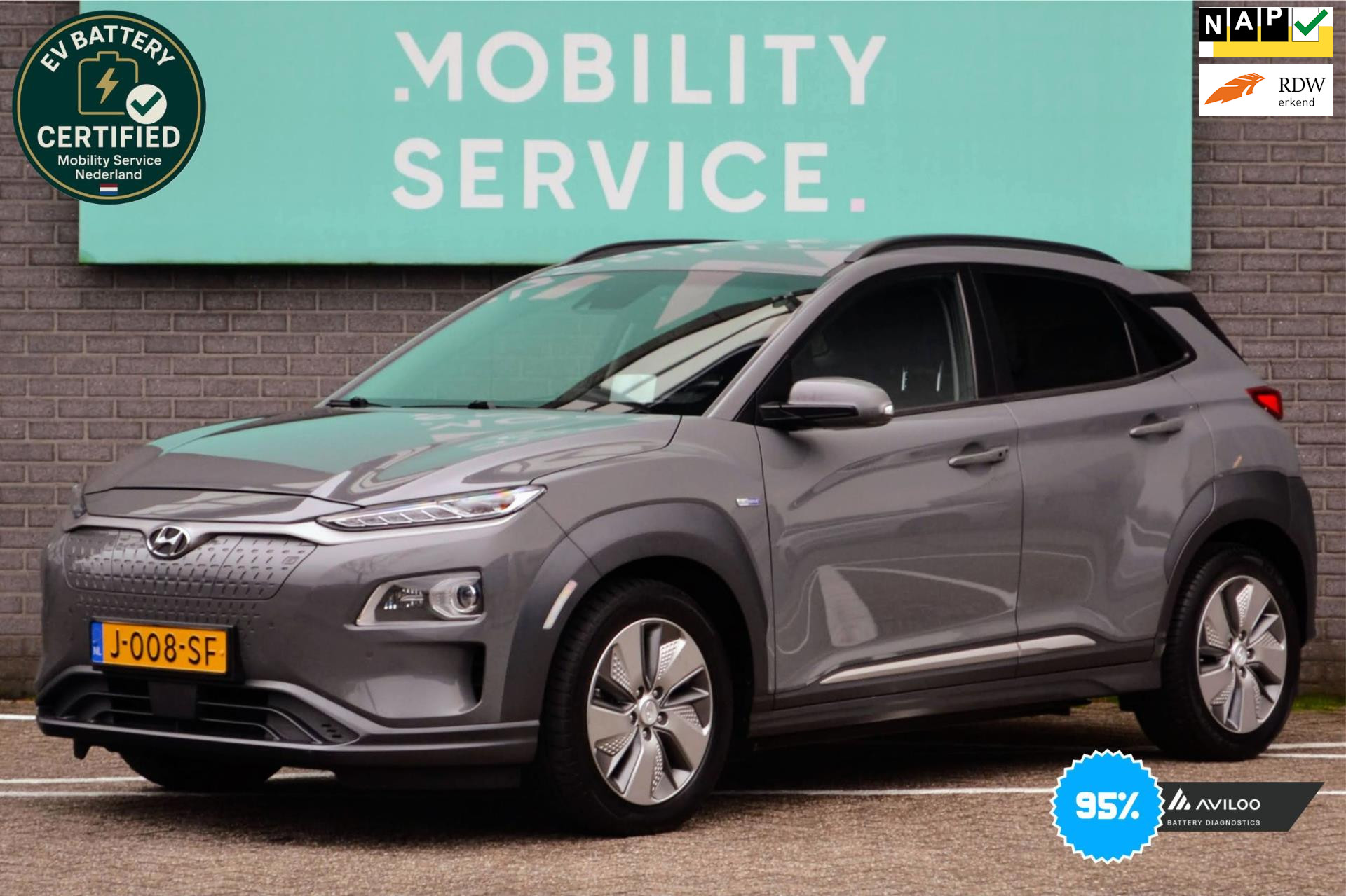 Hyundai Kona EV Premium 64 kWh SOH95% 3FASE ACC Clima Navi Carplay LED 2020 - voorkant