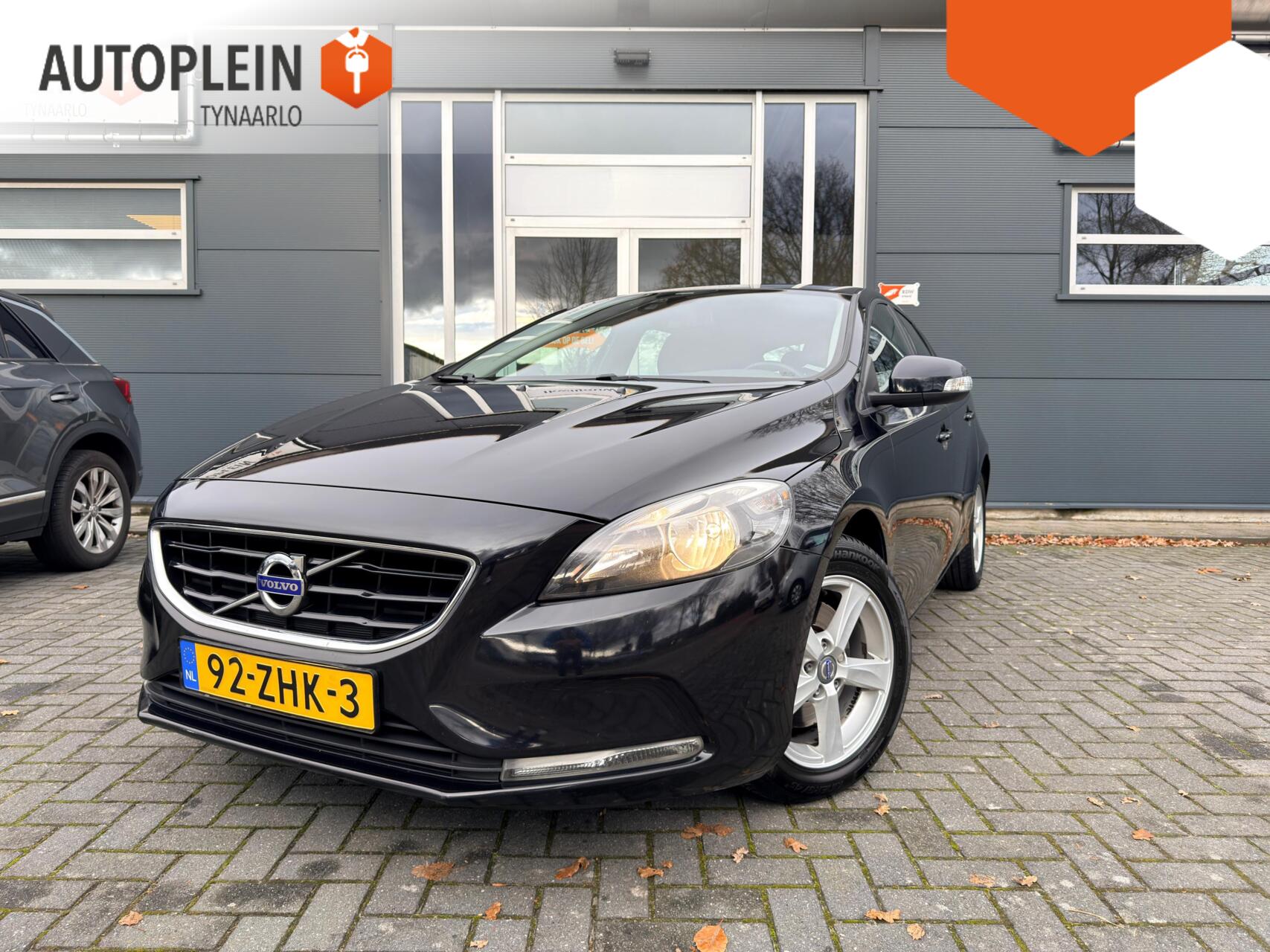 Volvo V40 1.6 T3 Momentum *Climate*|Cruise|NAP|Navi|Camera|PDC|Trekhaak 2012 - voorkant