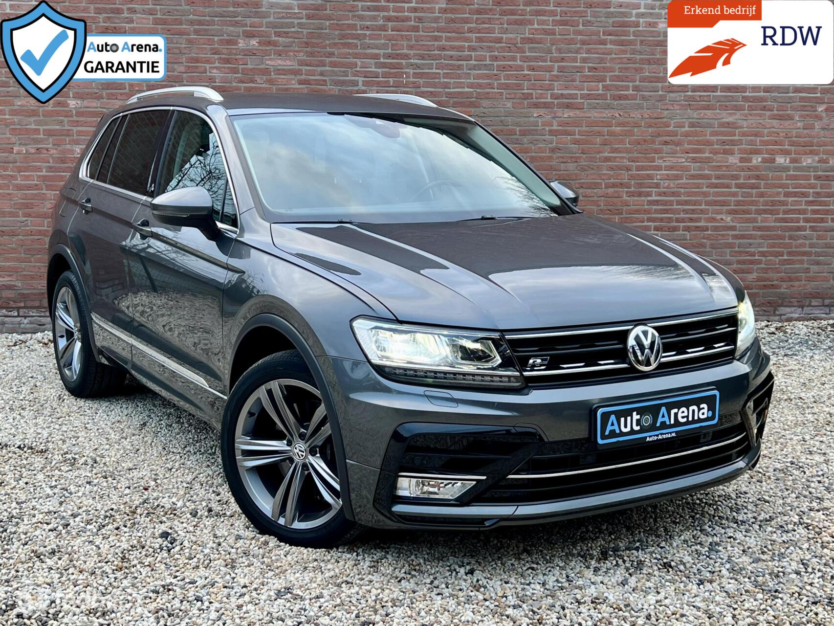 Volkswagen Tiguan 2.0 TSI 4motion Highline R-Line | DSG | Trekhaak inklapbaar | Stoelverw. 2017 - voorkant