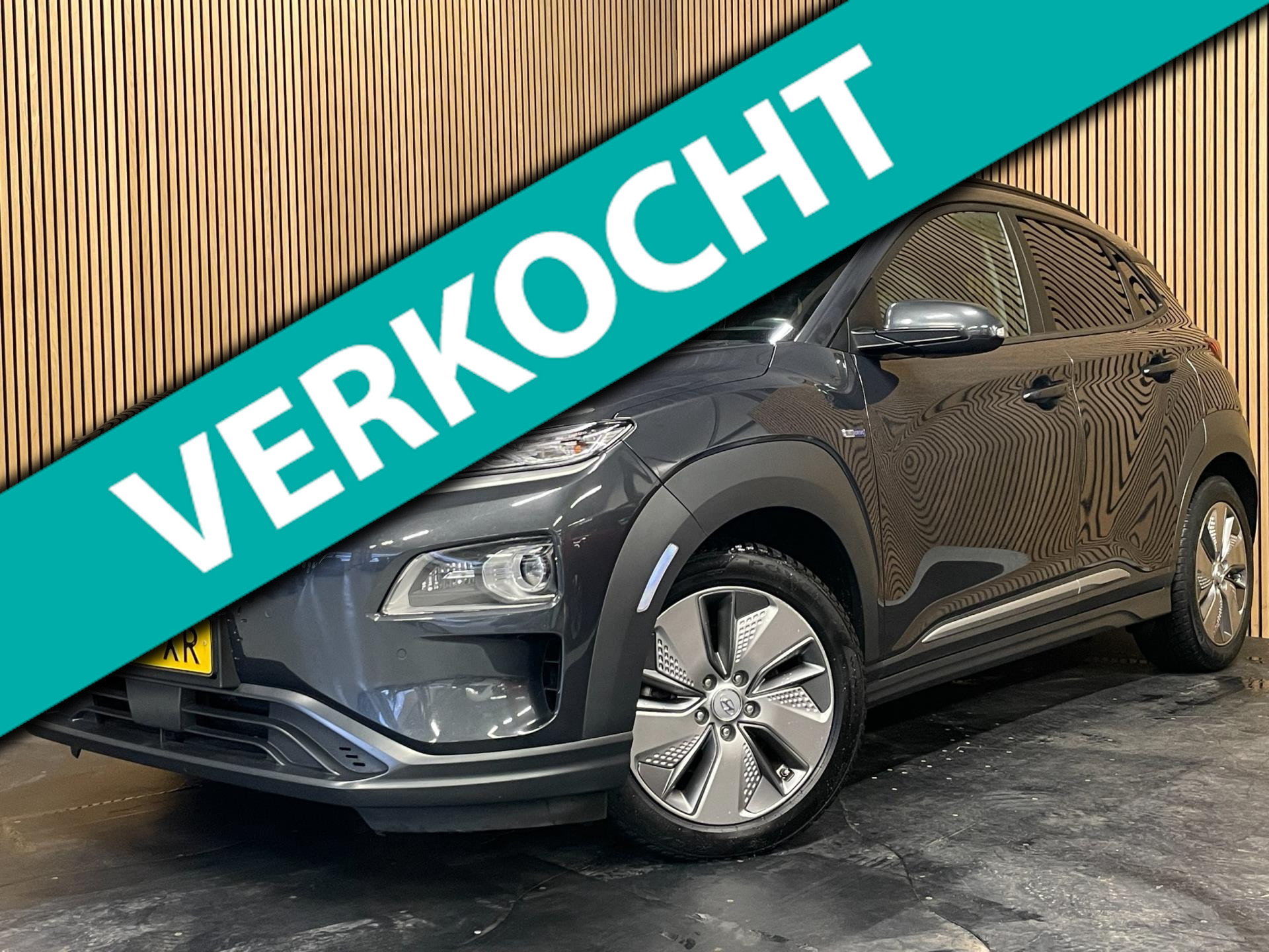 Hyundai Kona EV Premium 64 kWh|GROTE ACCU|100%SOH|FACELIFT|3-FASE|HUD|LEDER|ACC|KRELL|STUURVERW|STOELVERW+VENT.|CAMERA|CARPLAY|NL 2020 - voorkant