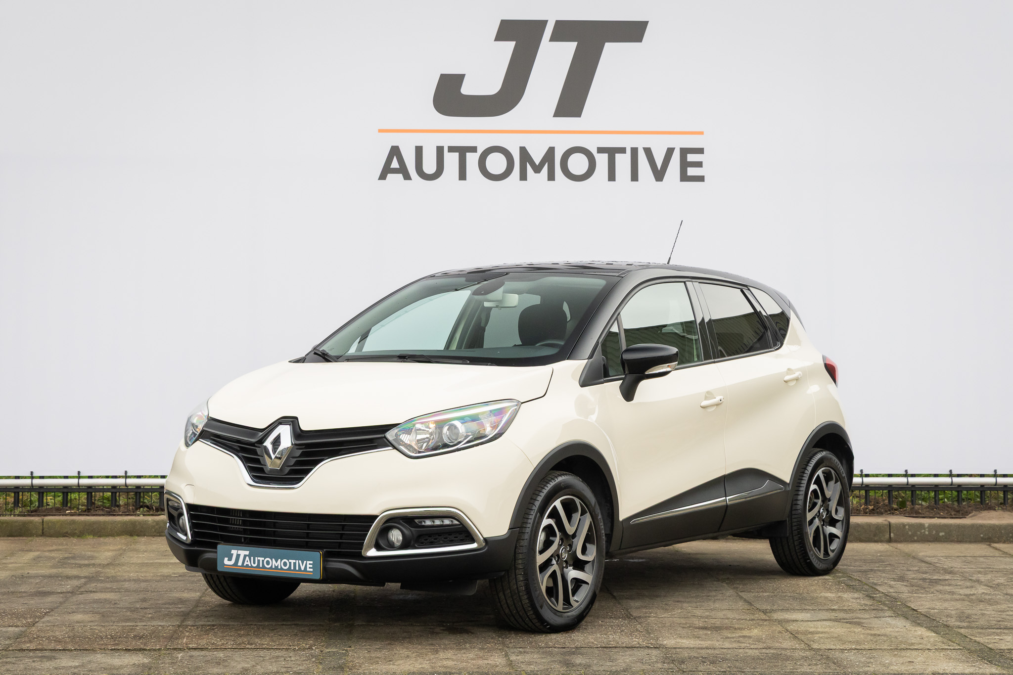 Renault Captur 1.2 TCe Dynamique Cruise | Trekhaak | Parkeersensoren 2017 - voorkant