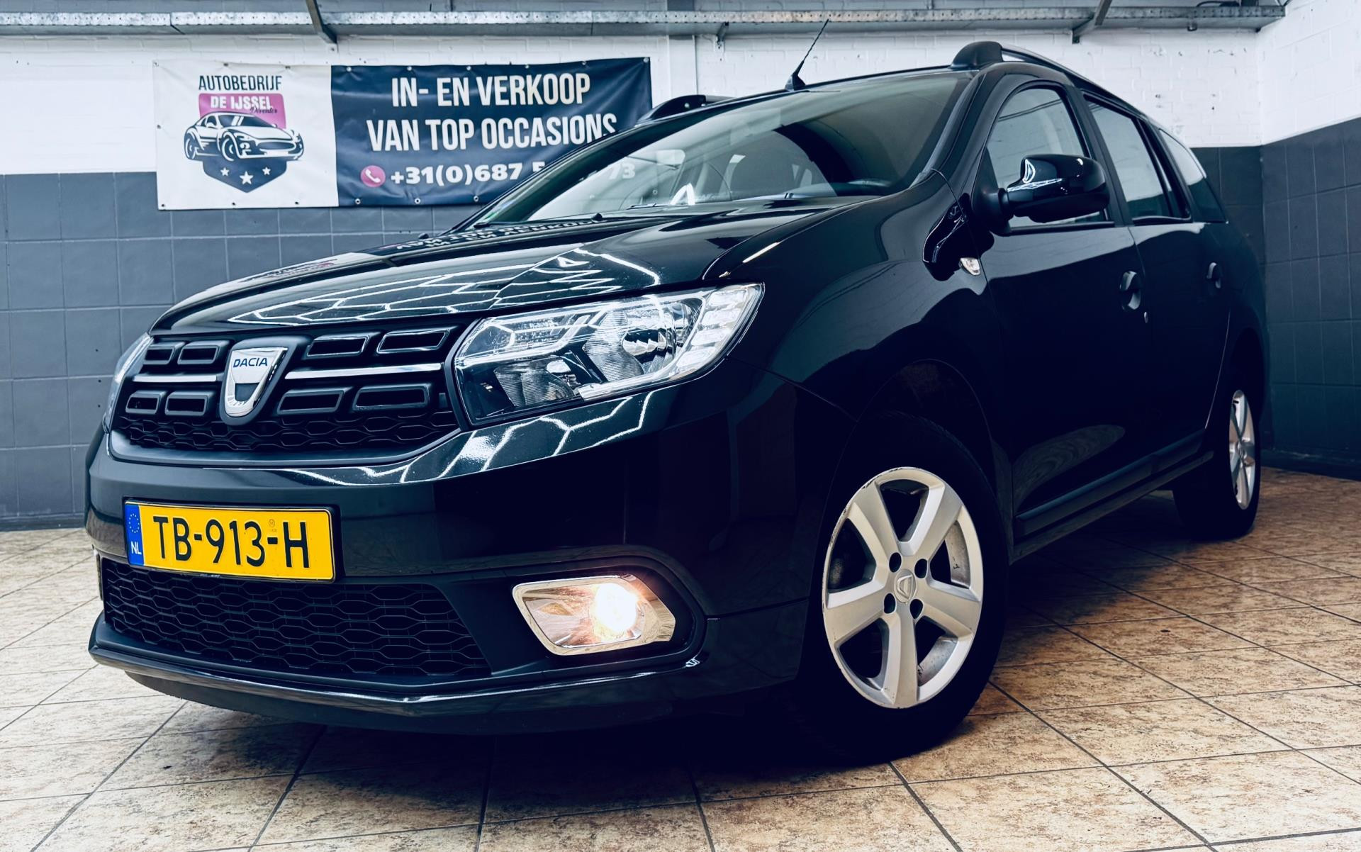Dacia Logan 0.9 TCe Bi-Fuel Laureate/2DE EIG/RIJKLAAR/ 2018 - voorkant