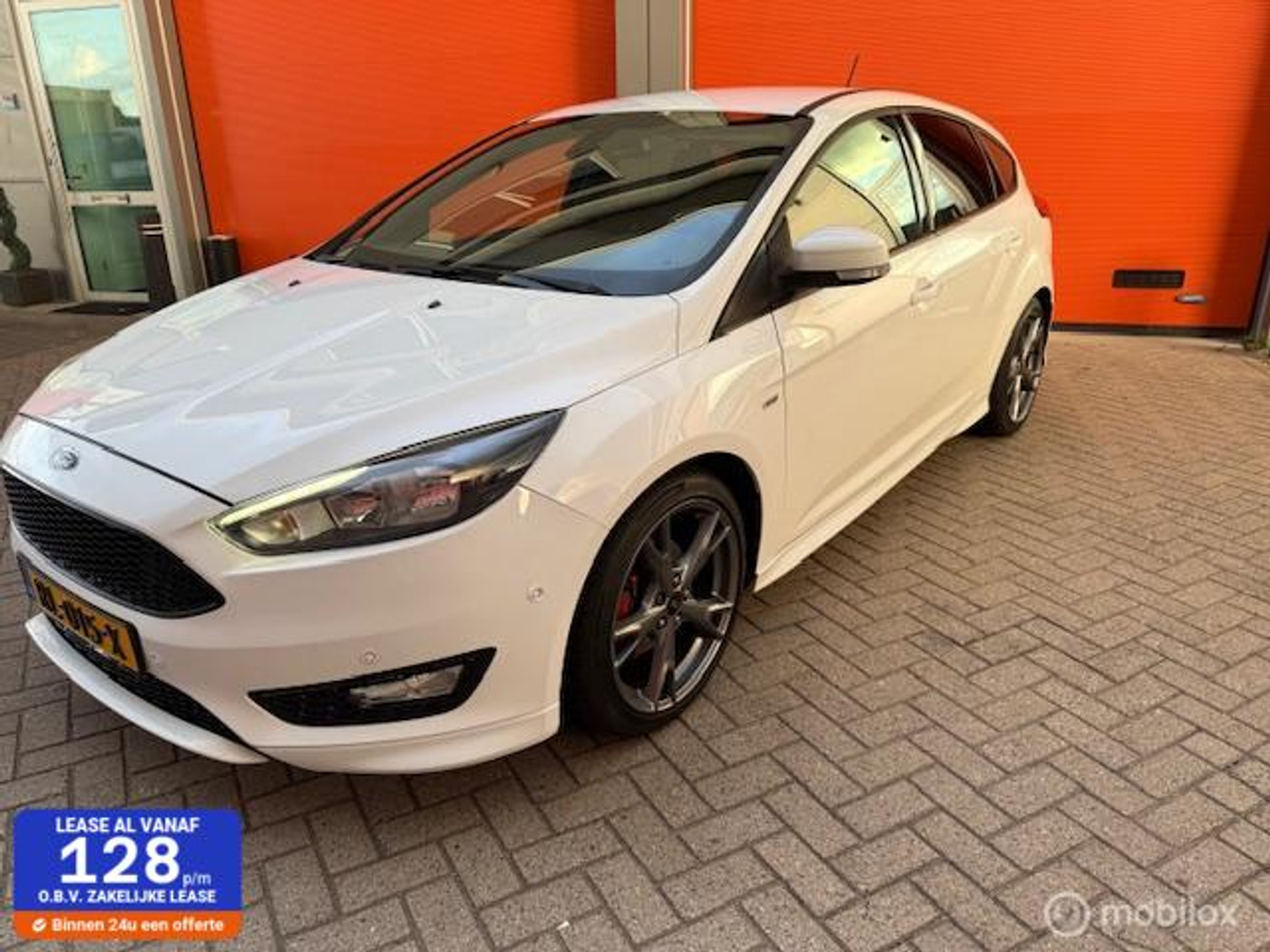 Ford Focus 1.0 ST-Line KM NAP VEEL EXTR'S 2018 - voorkant