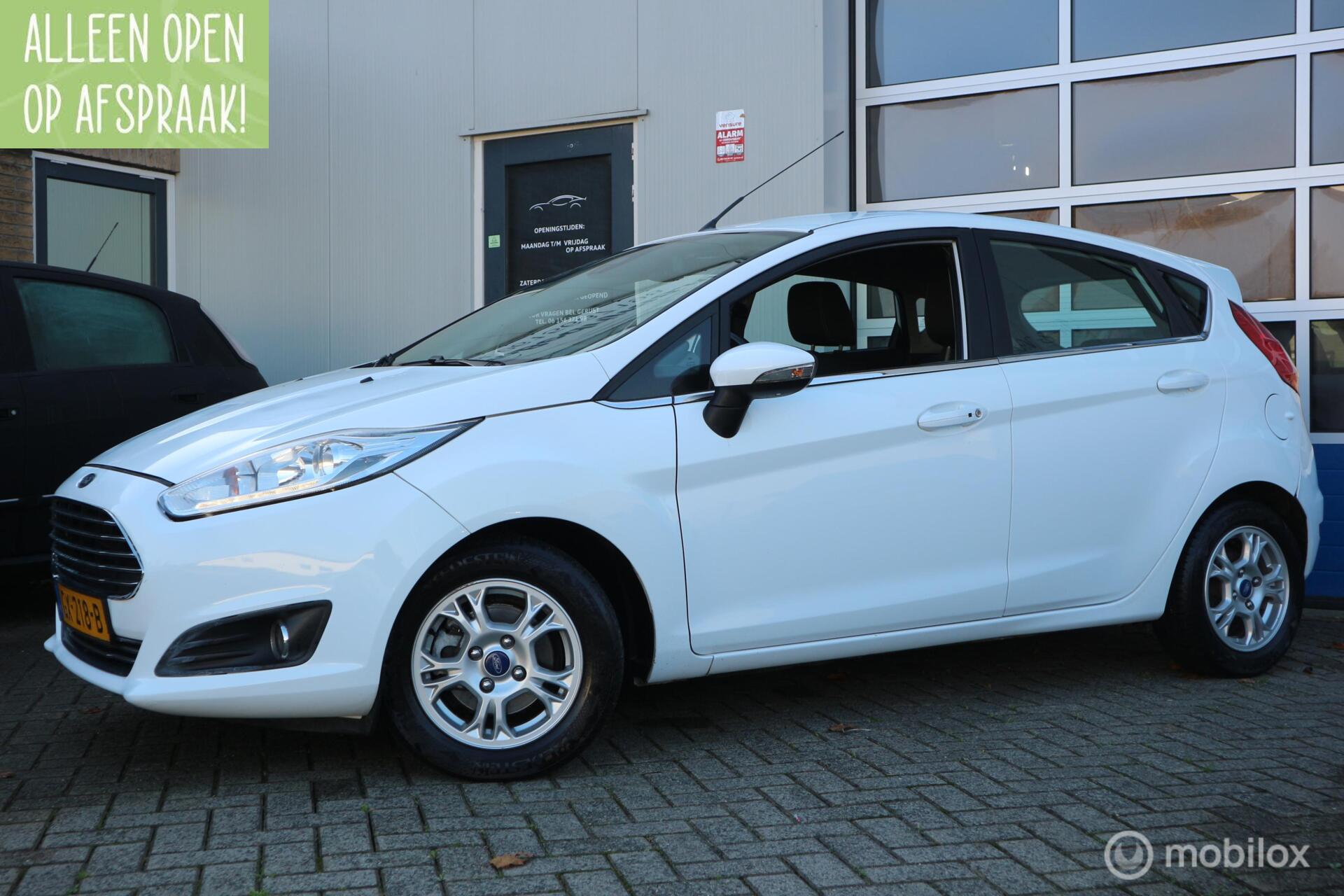 Ford Fiesta 1.5 TDCi Titanium ECC/NAVIGATIE/PDC/LMV/2015 2015 - voorkant