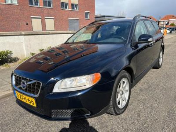 Volvo V70 2.5T Momentum 2010 - voorkant