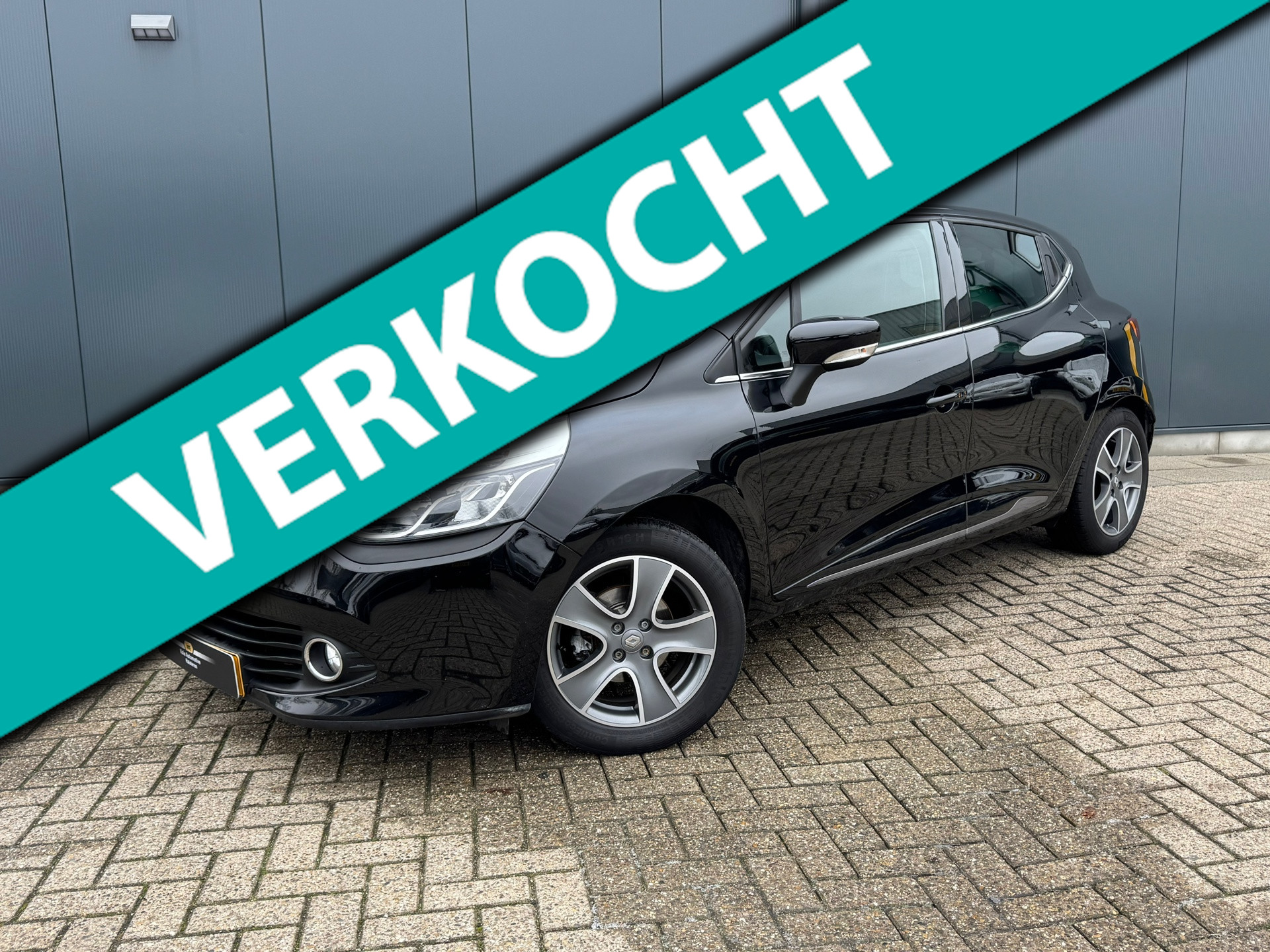 Renault Clio 0.9 TCe ECO Night&Day * Lage kmstand! * Navigatie * Parkeersensoren * Cruise Control * 2015 - voorkant