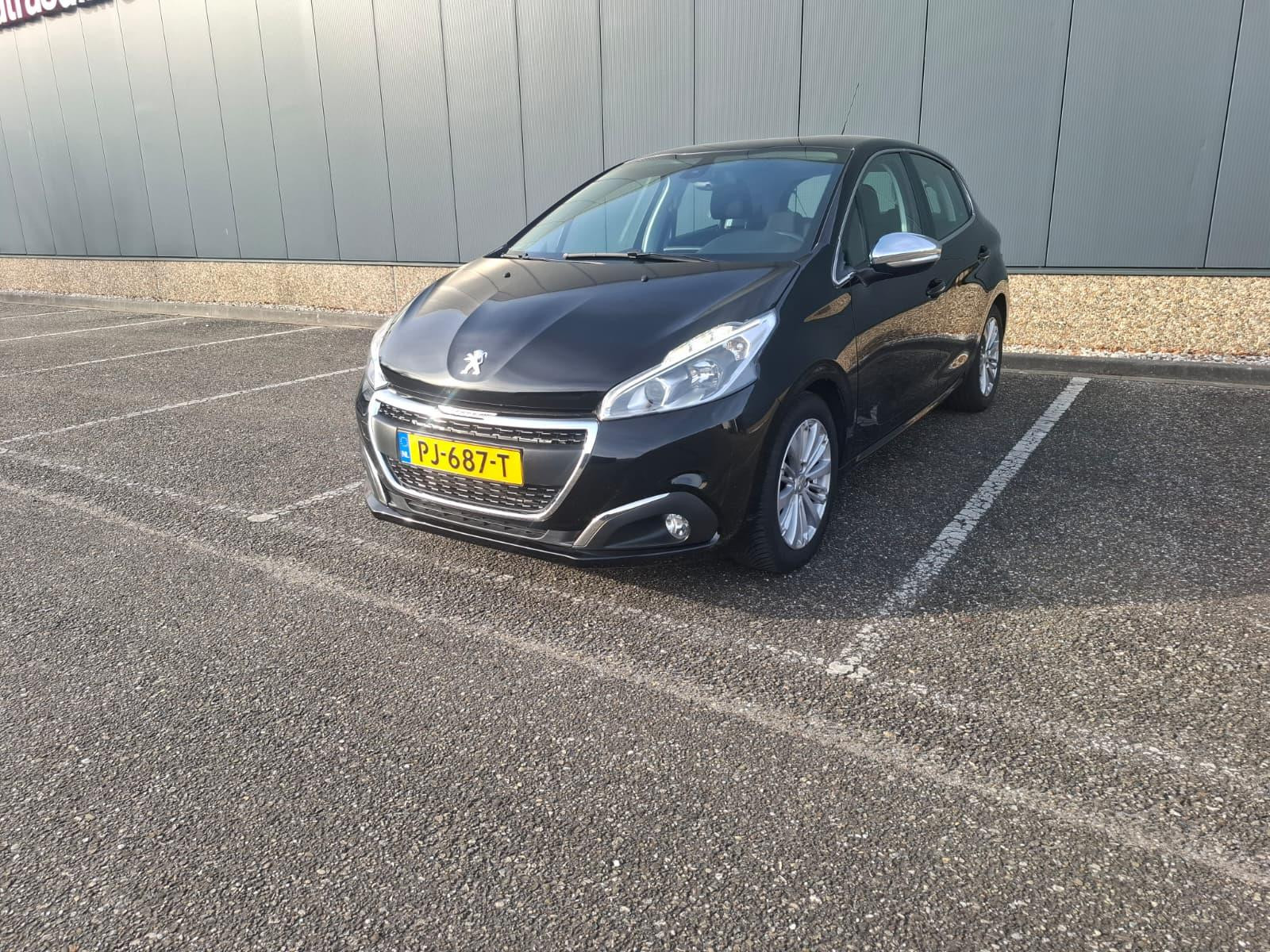 Peugeot 208 1.2 PureTech Blue Lease Executive 2017 - voorkant