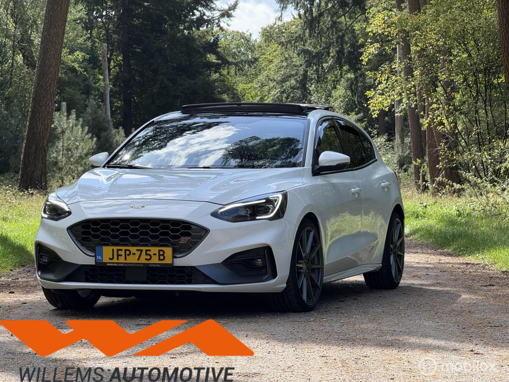 Ford Focus 2.3 EcoBoost ST-3 PERFORMANCE PACK-PANO-19'INCH 2020 - voorkant