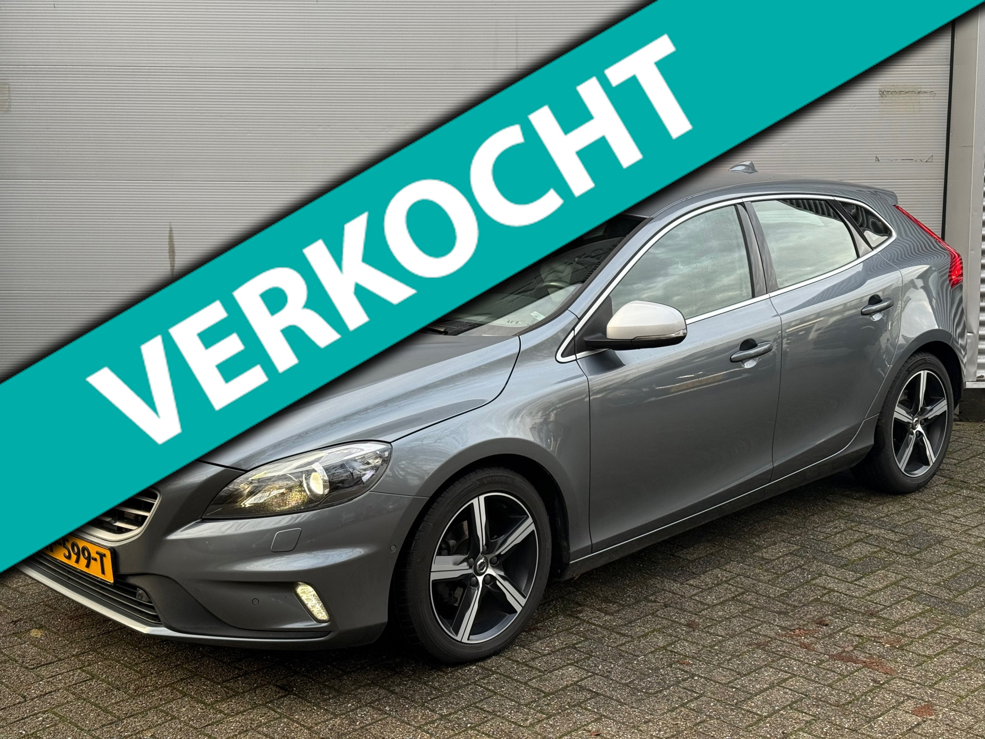Volvo V40 2.0 D2 R-Design Business l Xenon l Navi l Climate l Cruise l VDOH l 2015 - voorkant