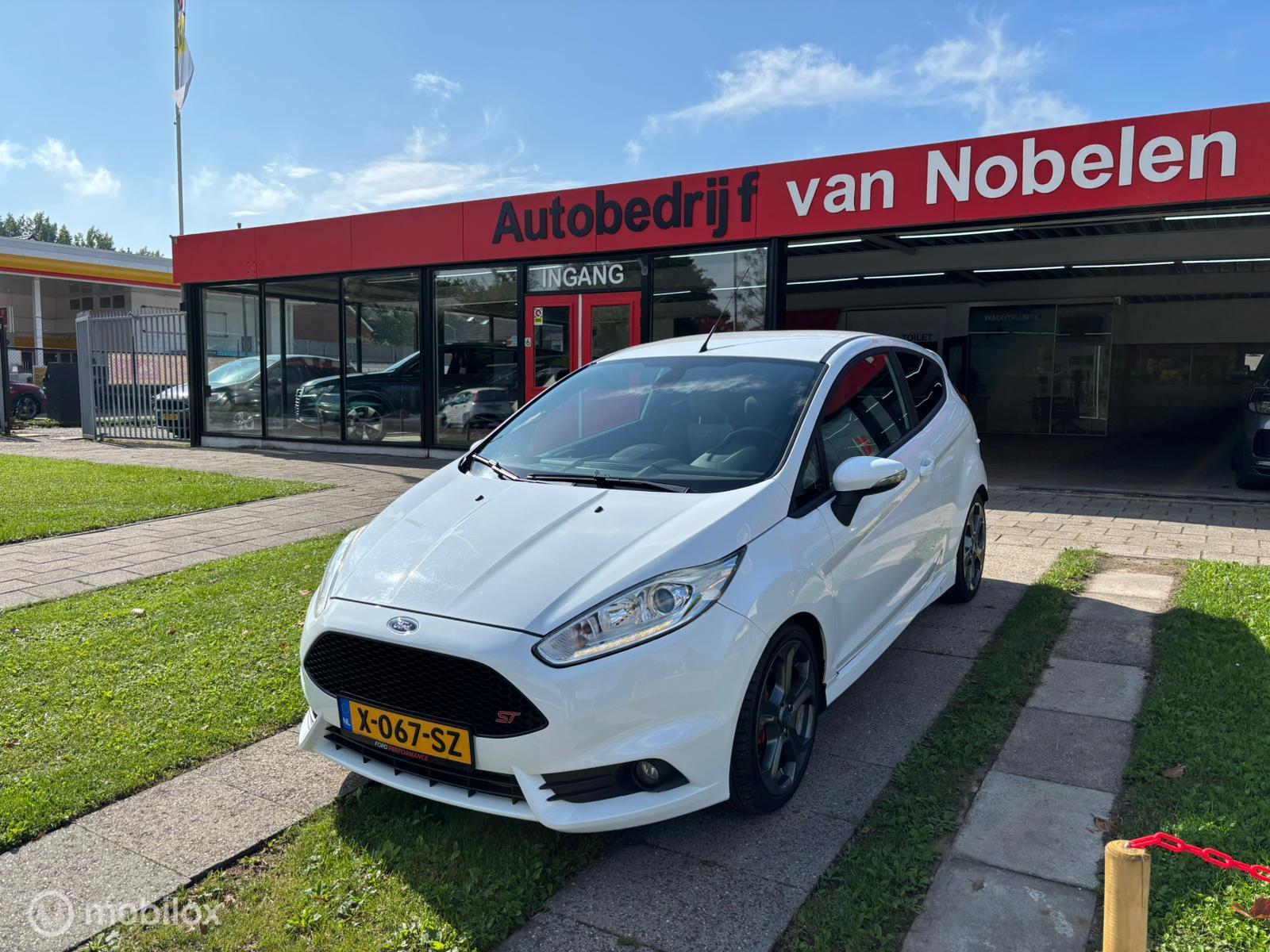 Ford Fiesta 1.6 ST1|NAVI|STOELVERW|RECARO|CAMERA 2014 - voorkant