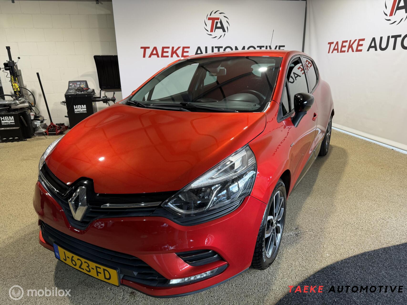 Renault Clio 0.9 TCe Limited Airco/Cruise/Navi/NW ketting 2019 - voorkant