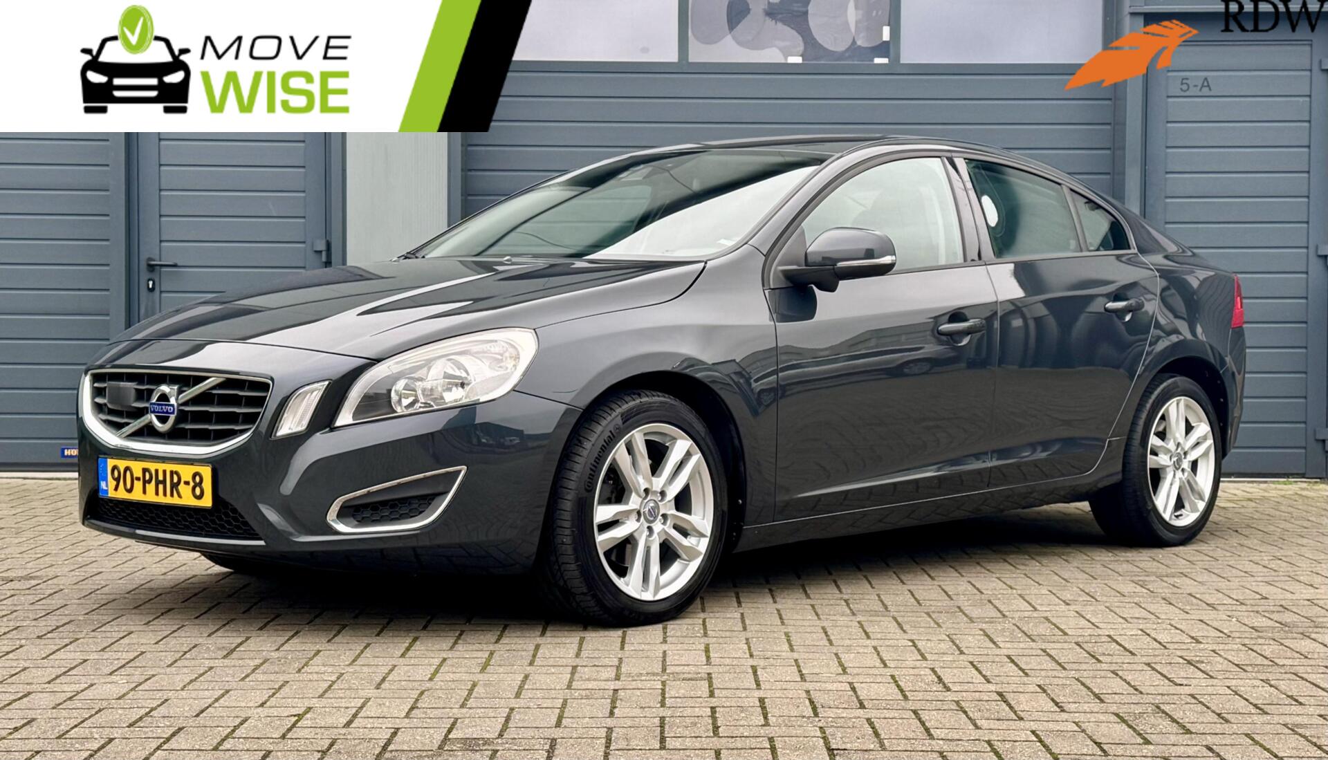 Volvo S60 D3 5 Cilinder 163pk Momentum | AUTOMAAT | Trekhaak | Adpt. Cruise | 1e Eigenaar | Dealeronderhouden | 2011 - voorkant