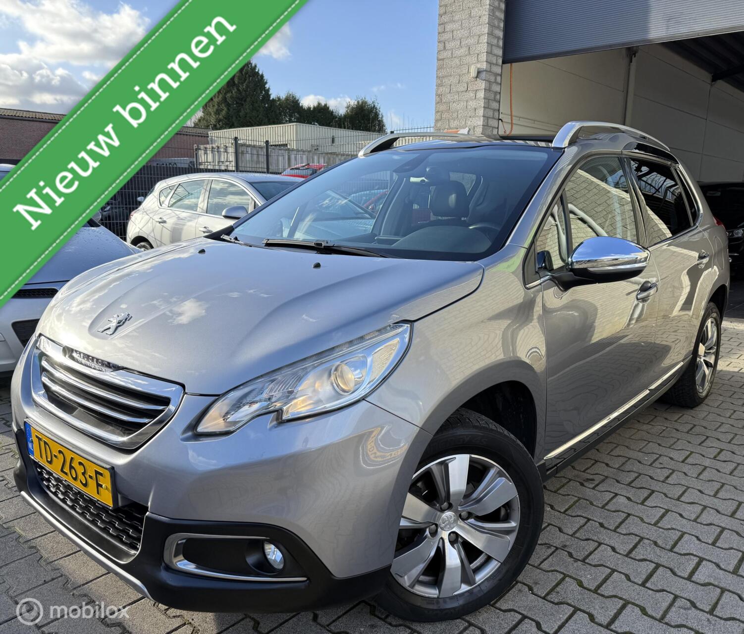 Peugeot 2008 1.2 PureTech Allure 2015 - voorkant