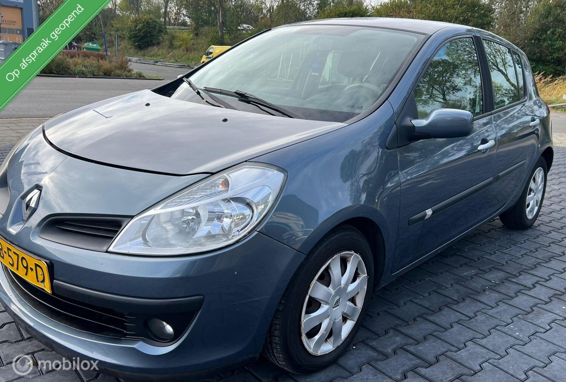 Renault Clio 1.6-16V Dynamique Comfort 2006 - voorkant
