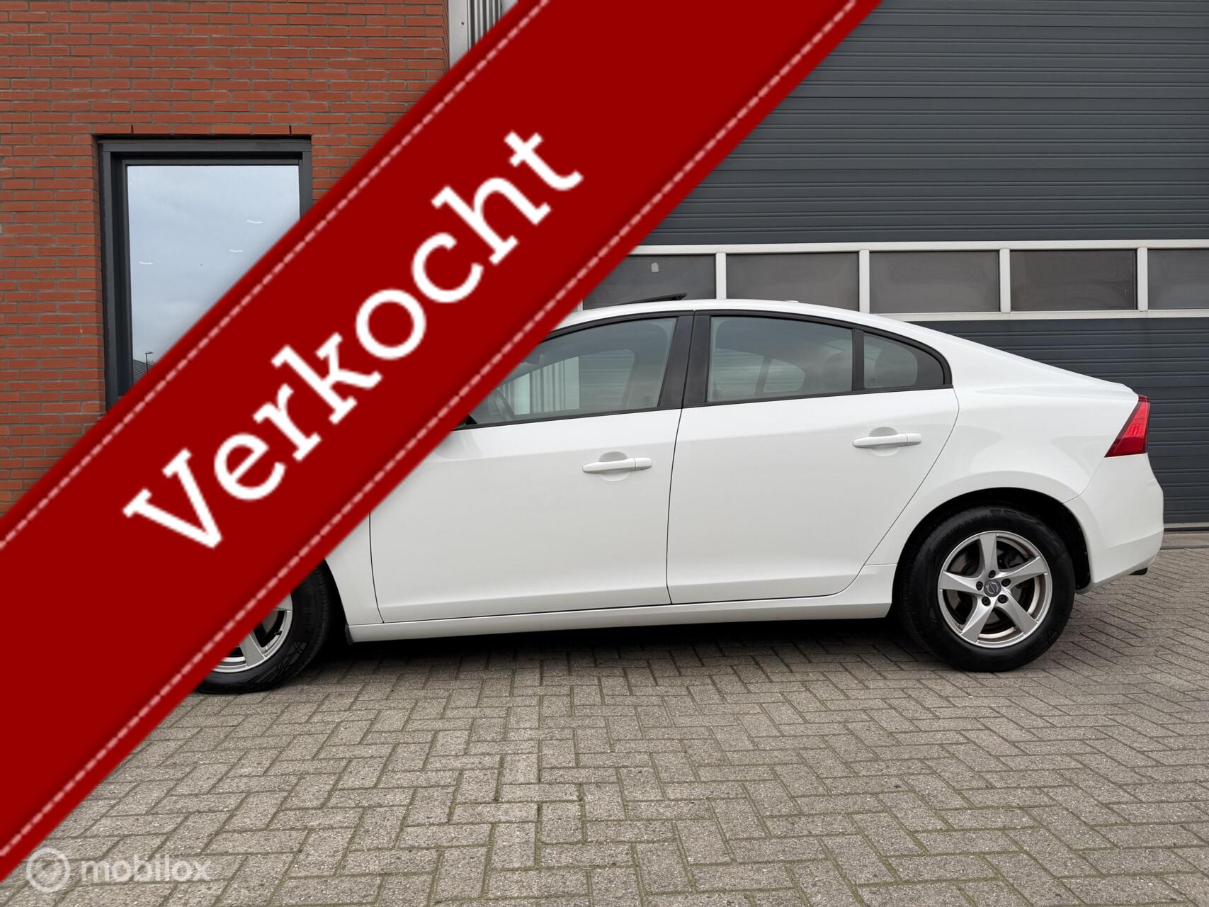 Volvo S60 1.5 T3 Geartr. Kinetic - Dealer o.h. - s/k dak 2015 - voorkant