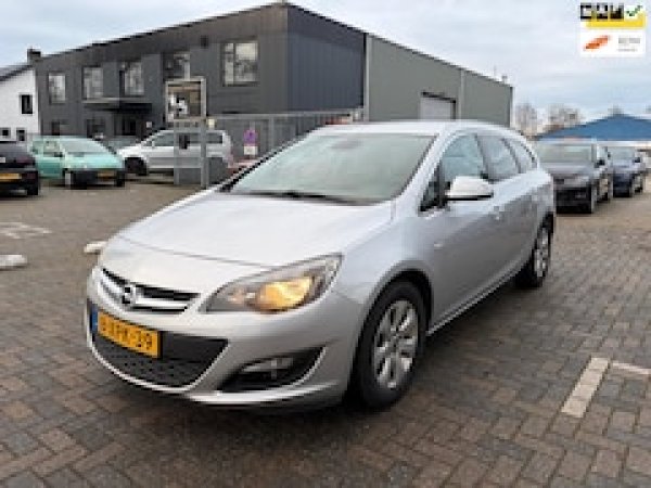 Opel Astra 1.4 Turbo Business + 2014 - voorkant