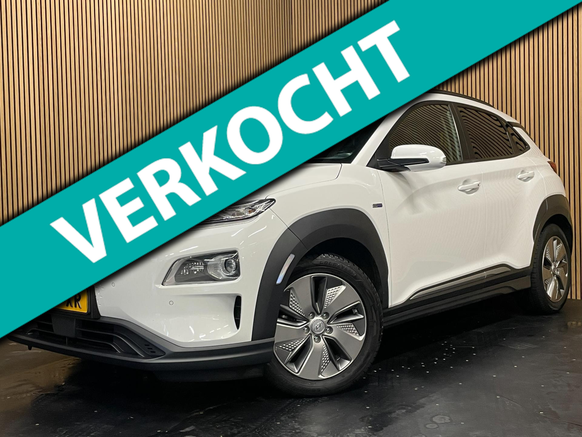 Hyundai Kona EV Premium 64 kWh|GROTE ACCU|100%SOH|FACELIFT|3-FASE|TREKH|DAK|HUD|LEDER|ACC|STUURVERW|STOELVERW+VENT|CAMERA|CARPLAY| 2020 - voorkant