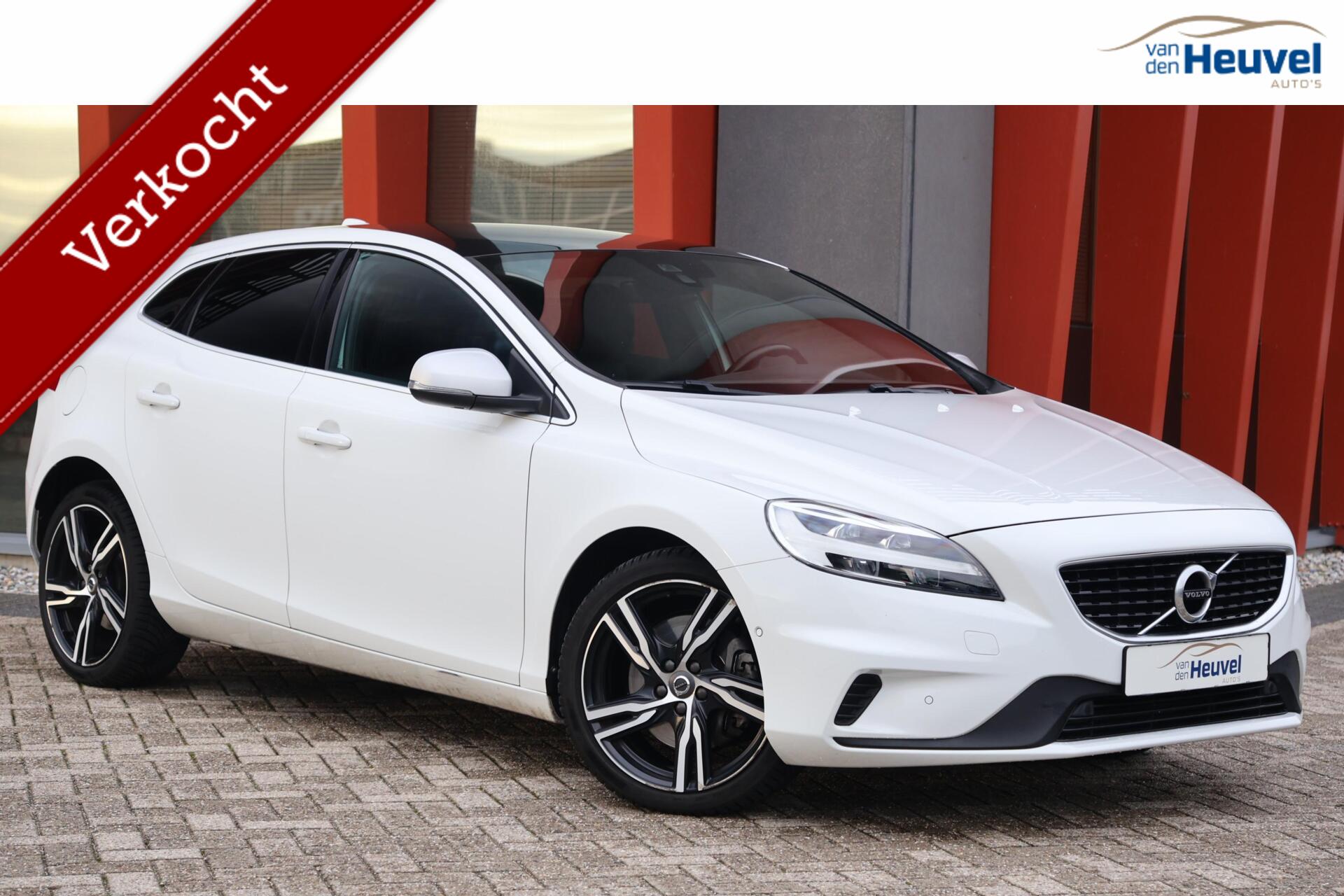 Volvo V40 T3 Polar+ Sport | Stoelverwarming | Parkeercamera | Panoramadak | Keyless 2019 - voorkant