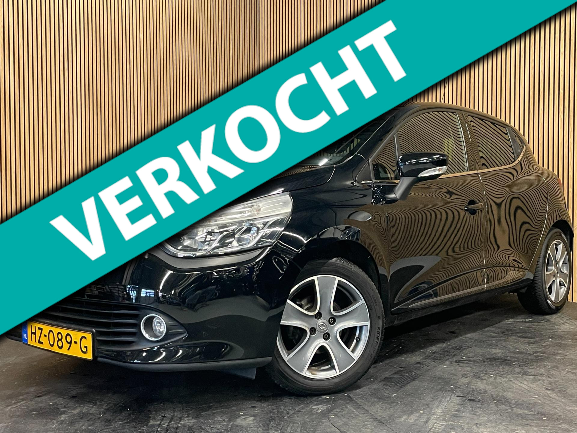 Renault Clio 0.9 TCe|BLACK EDITION|FACELIFT|NAVIGATIE|CRUISE CONTROL|AIRCO|BLUETOOTH|5-DEURS|PDC ACHTER|NL-AUTO|NAP| 2016 - voorkant