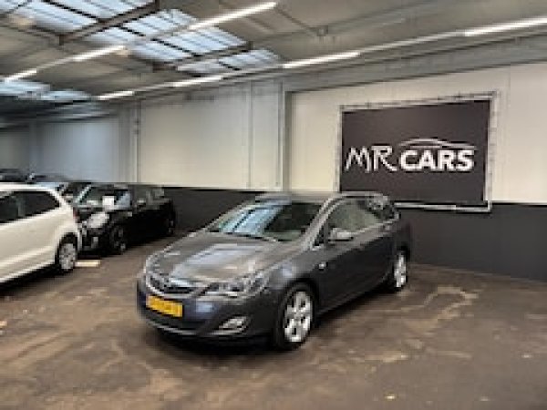 Opel Astra 1.4 Turbo Edition 2010 - voorkant