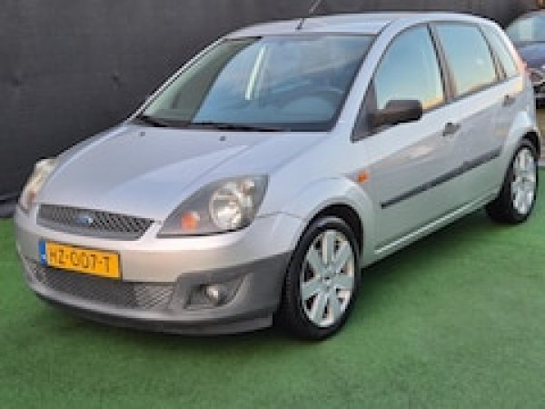 Ford Fiesta 1.6-16V Futura 2005 - voorkant