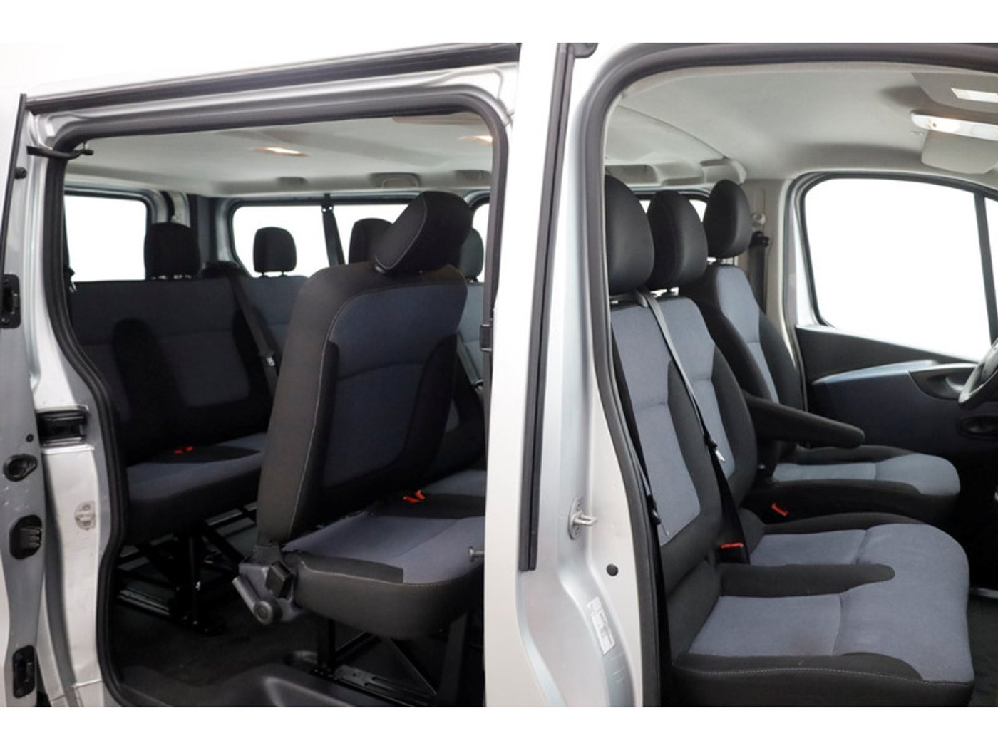 Foto van Opel Vivaro-b