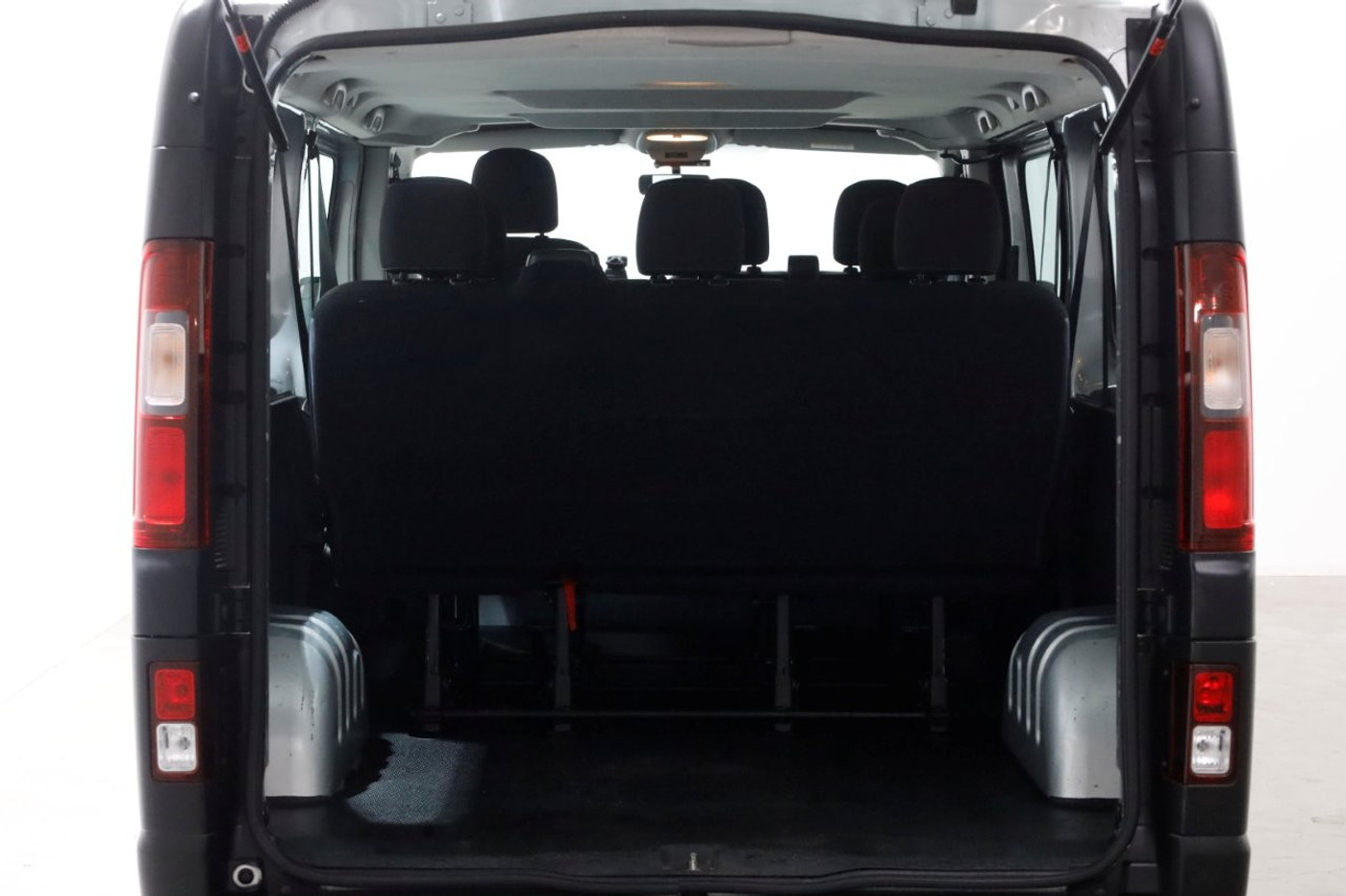 Foto van Opel Vivaro-b