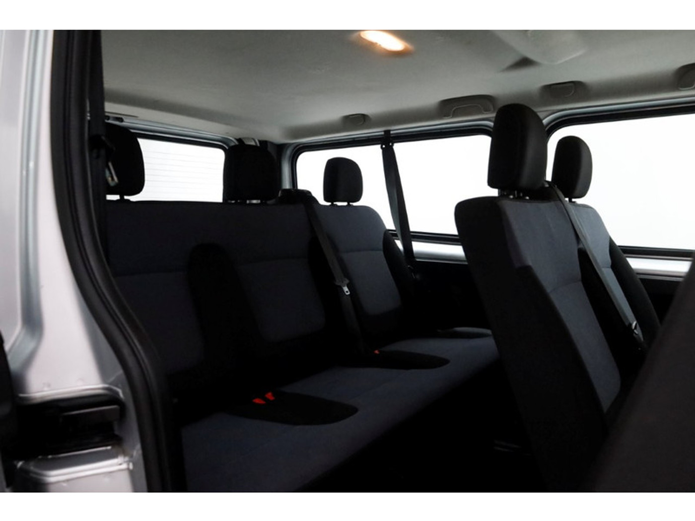Foto van Opel Vivaro-b