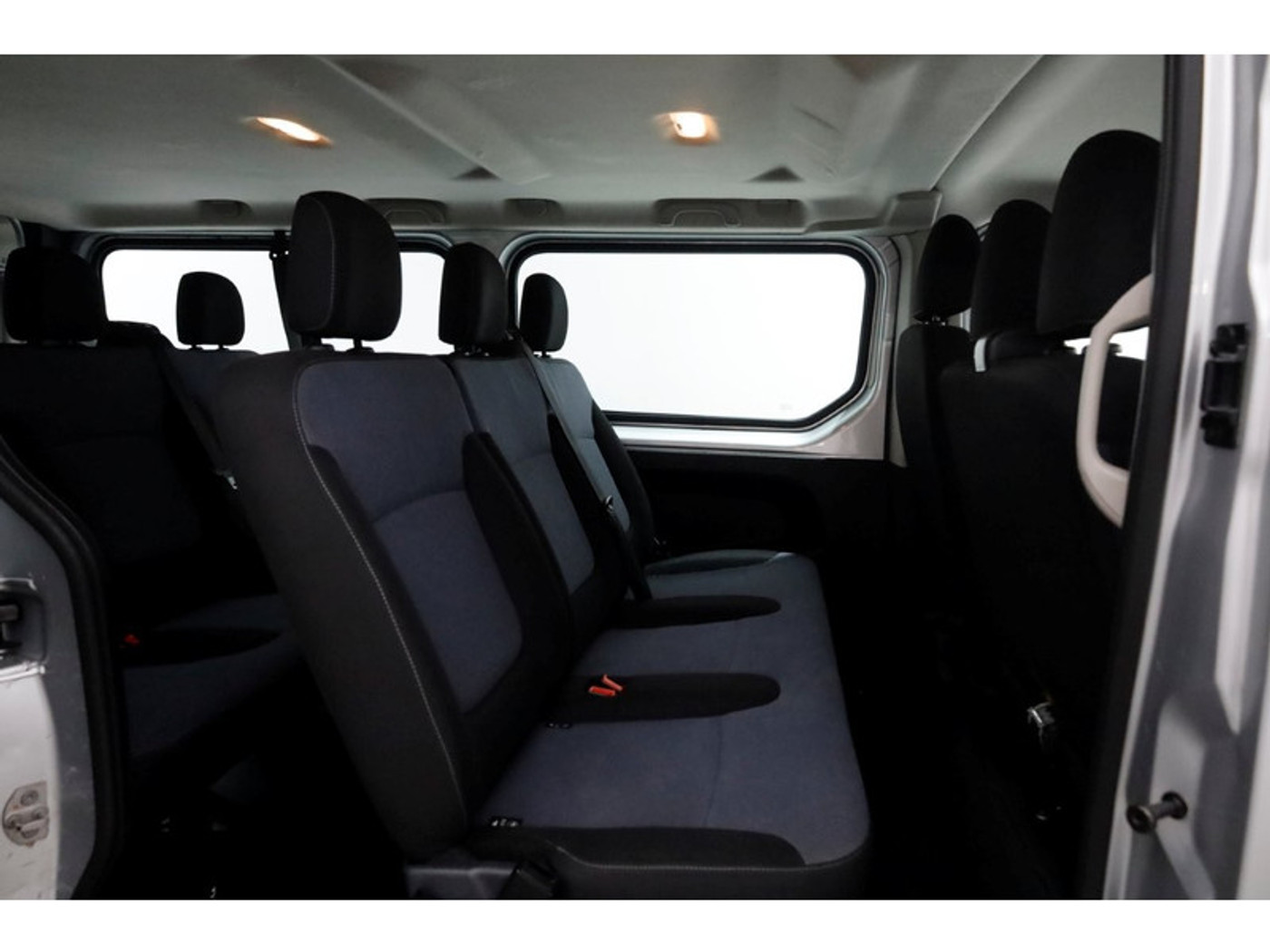 Foto van Opel Vivaro-b