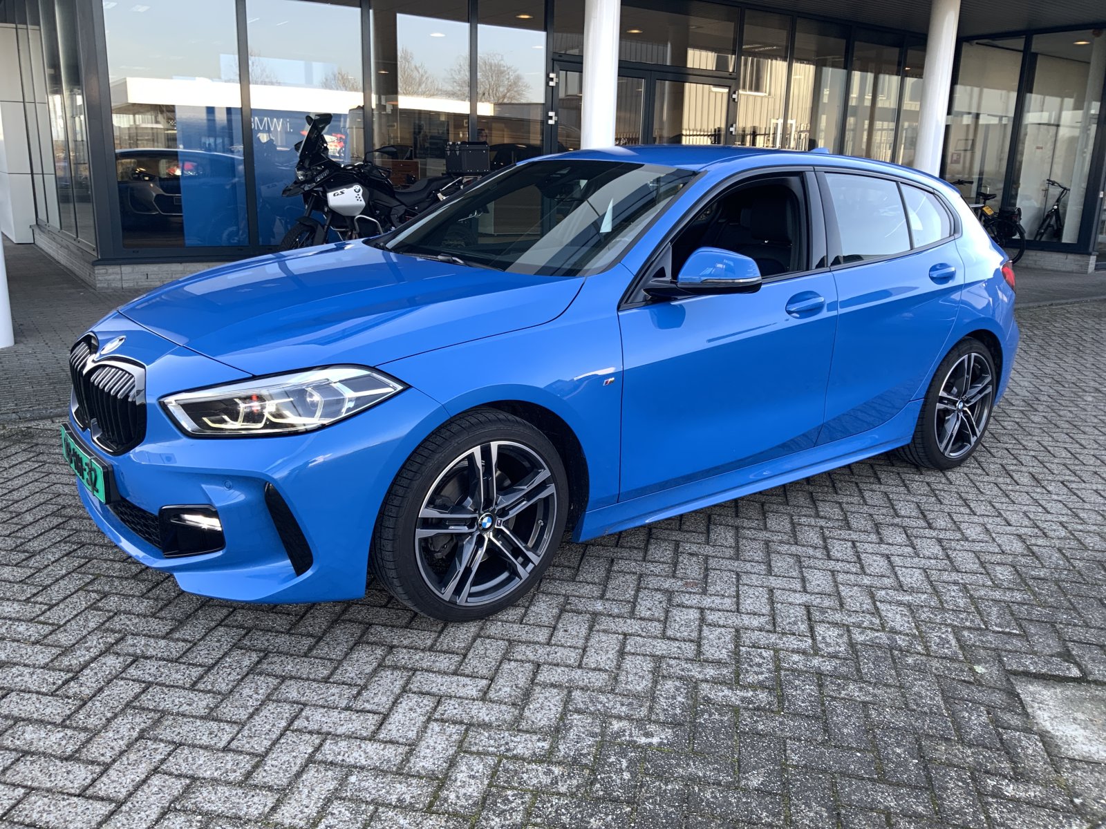 BMW 1-serie 118i Bns Edition 2022 - voorkant