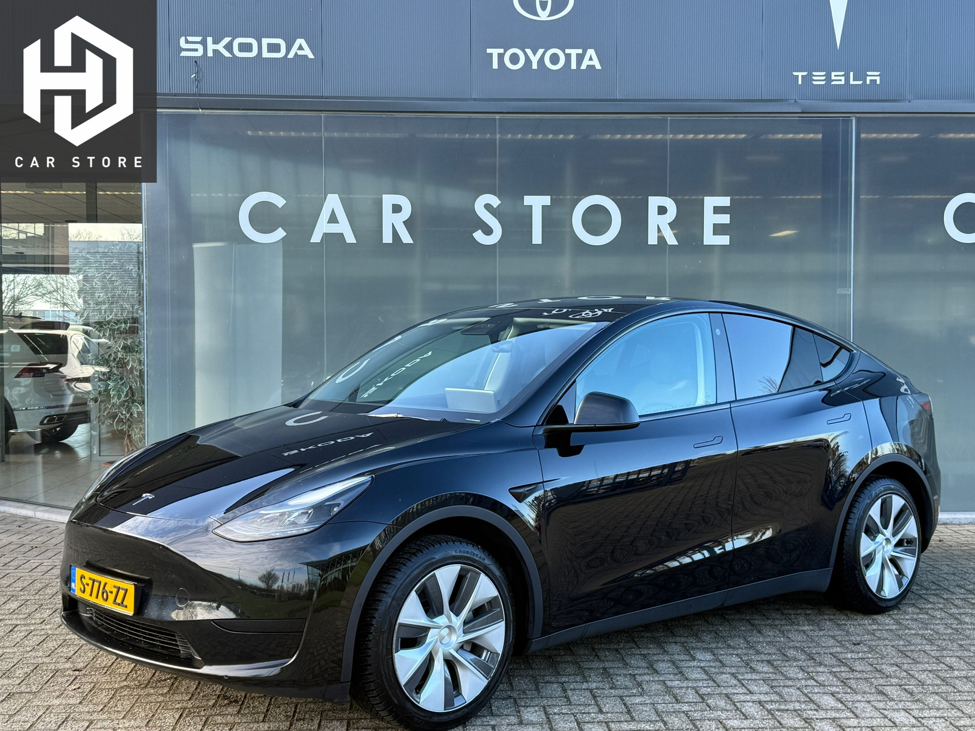 Tesla Model Y RWD 58 kWh 100% SOH WARMTEPOMP 2023 - voorkant