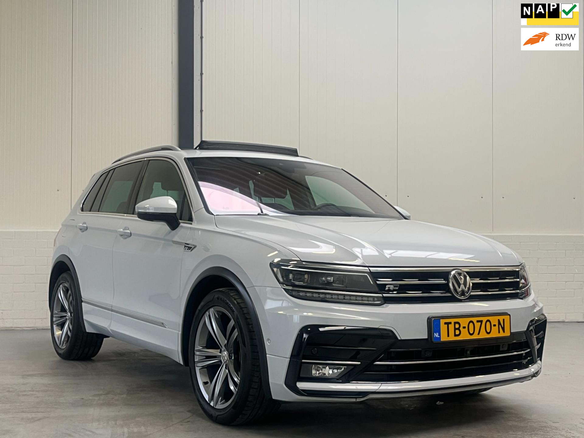 Volkswagen Tiguan 1.4 TSI Highline Business R Pano|Virtual|360|H.U.D.|Trekhaak 2018 - voorkant