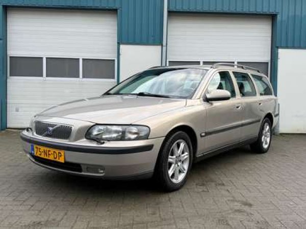 Volvo V70 2.4 Comfort Line 2003 - voorkant