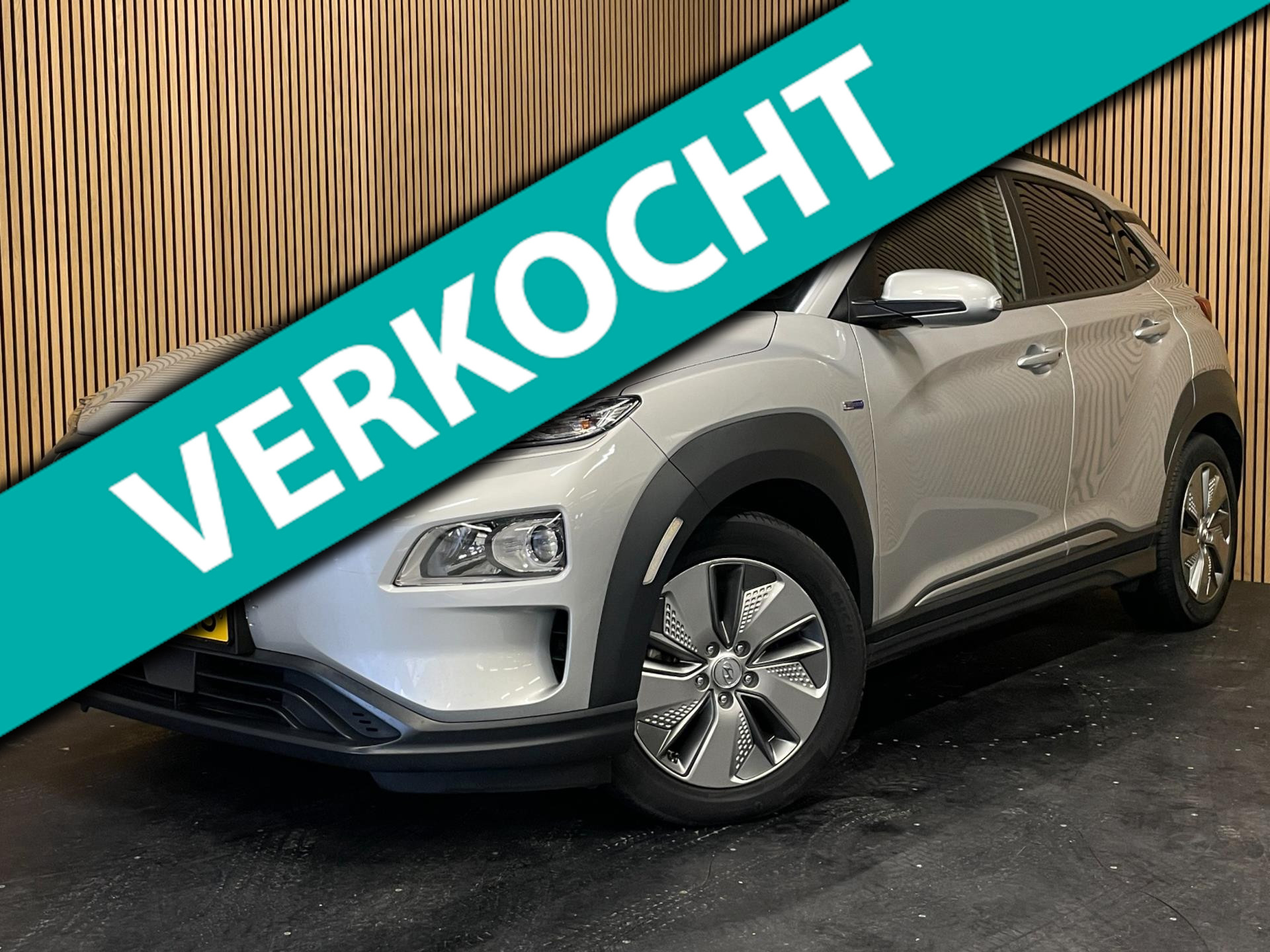 Hyundai Kona EV Fashion 64 kWh|100% SOH|FACELIFT|3-FASE|1/2 LEDER|ACC|NAVI|CAMERA|CARPLAY|STOELVERW|NAVI|ORG.NL|NAP|1e EIG.|IN.BTW 2020 - voorkant
