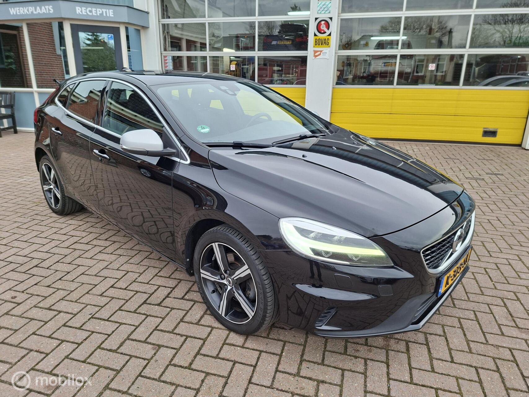 Volvo V40 2.0 T2 R-Design 2017 - voorkant