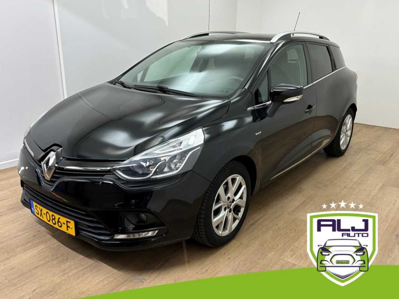 Renault Clio Occasion 0.9 TCe Limited | Zwart | Airco | Tweedehands Renault Clio | Bluetooth | Cruisecontrol 2018 - voorkant