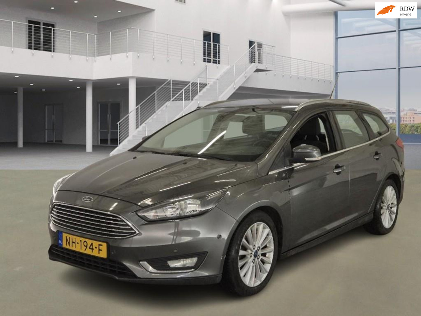 Ford Focus 1.0 Titanium NAVI PSENSOR CRUISE TREKHAAK 2 X SLEUTELS 2017 - voorkant