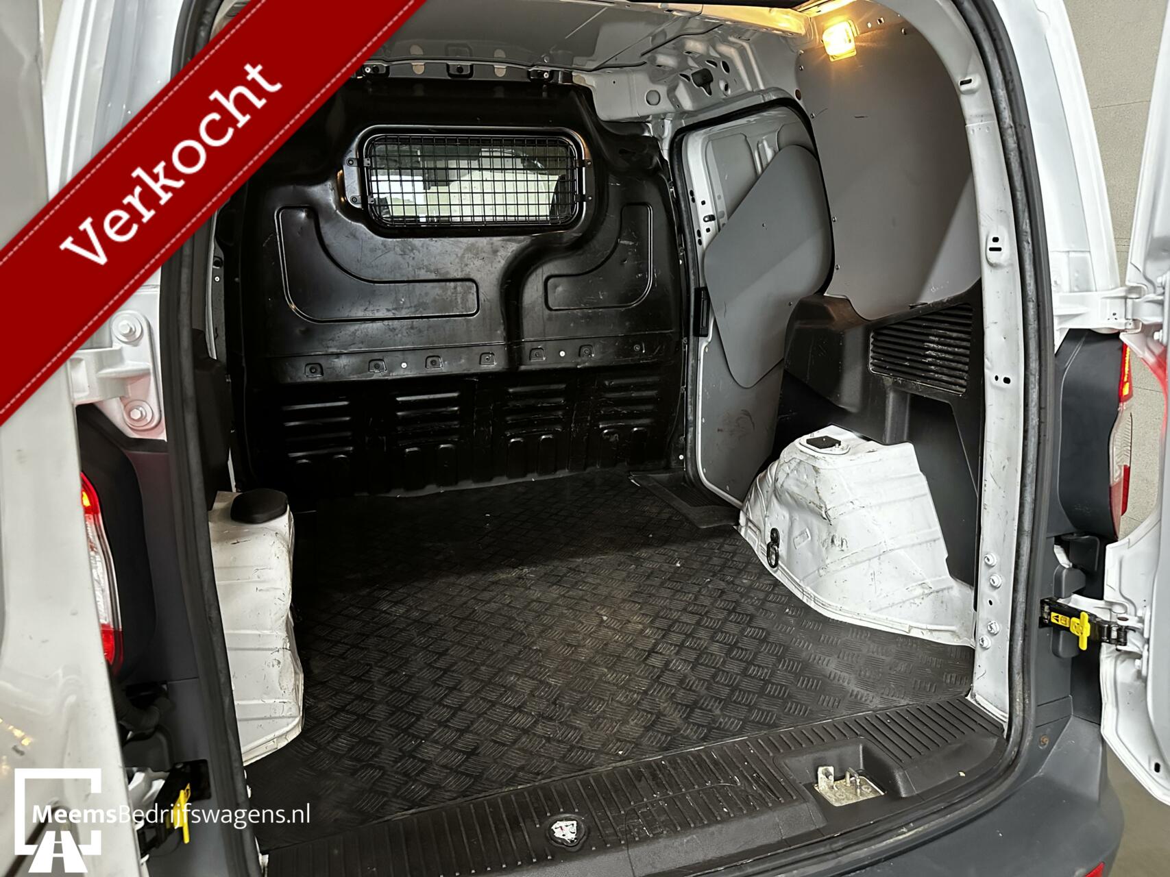 Foto van Ford Transit Courier Airco Cruise Stoelverw Bleut